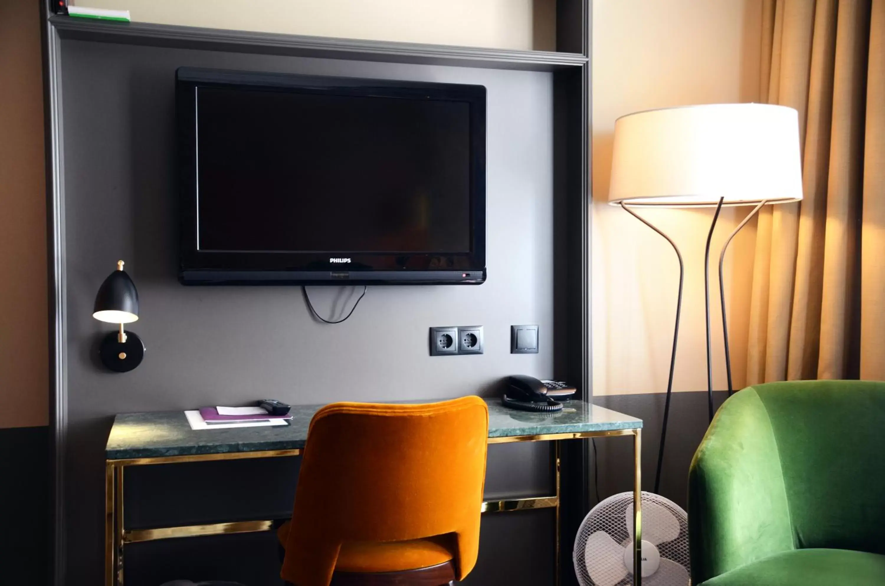 TV and multimedia, TV/Entertainment Center in Clarion Collection Hotel Temperance