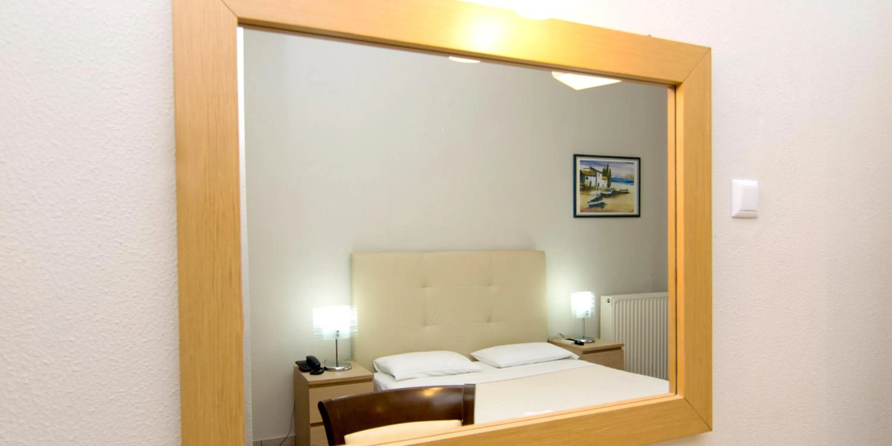 Photo of the whole room, Bed in San Nectarios