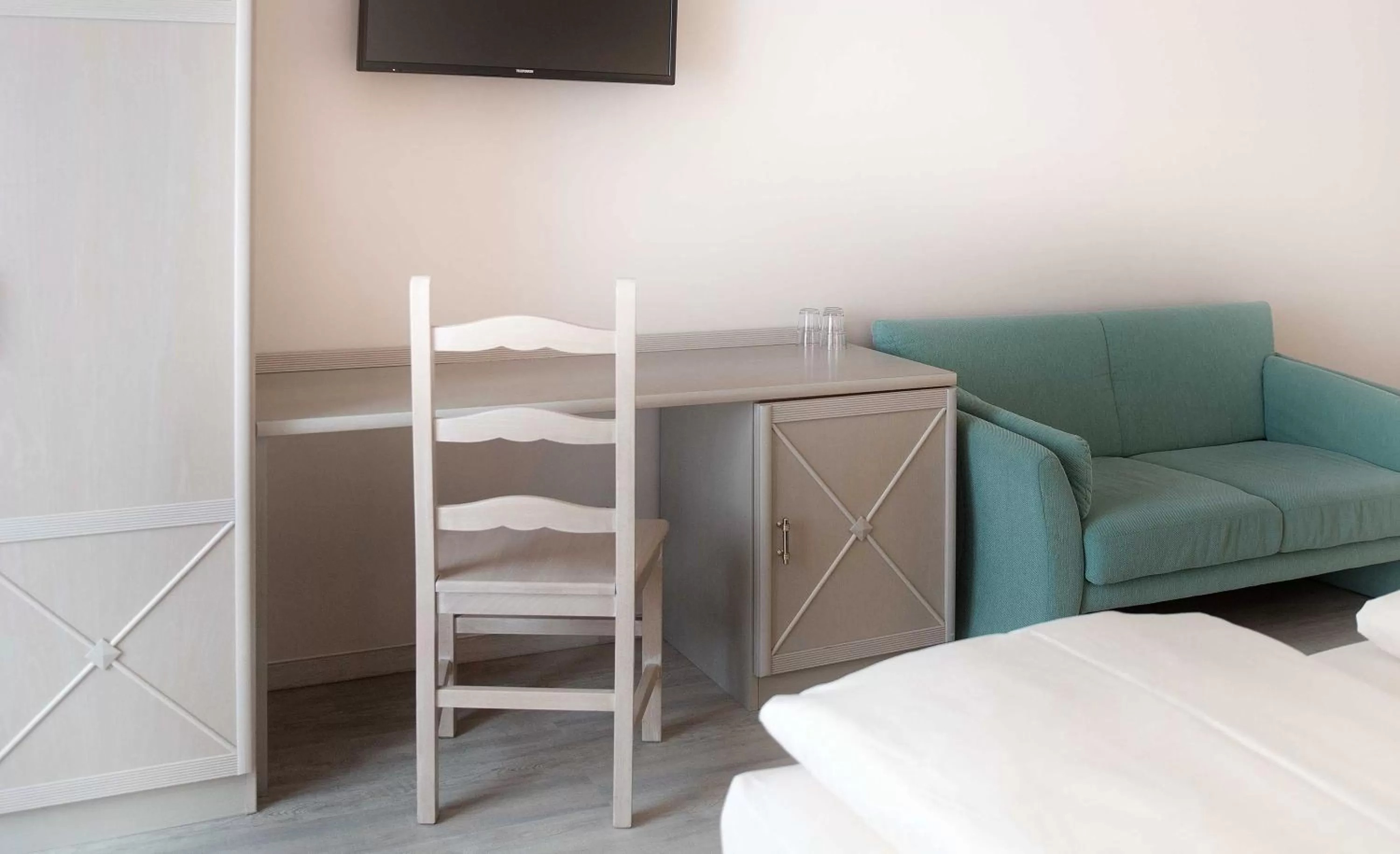 Photo of the whole room in Hotel Deutsches Theater