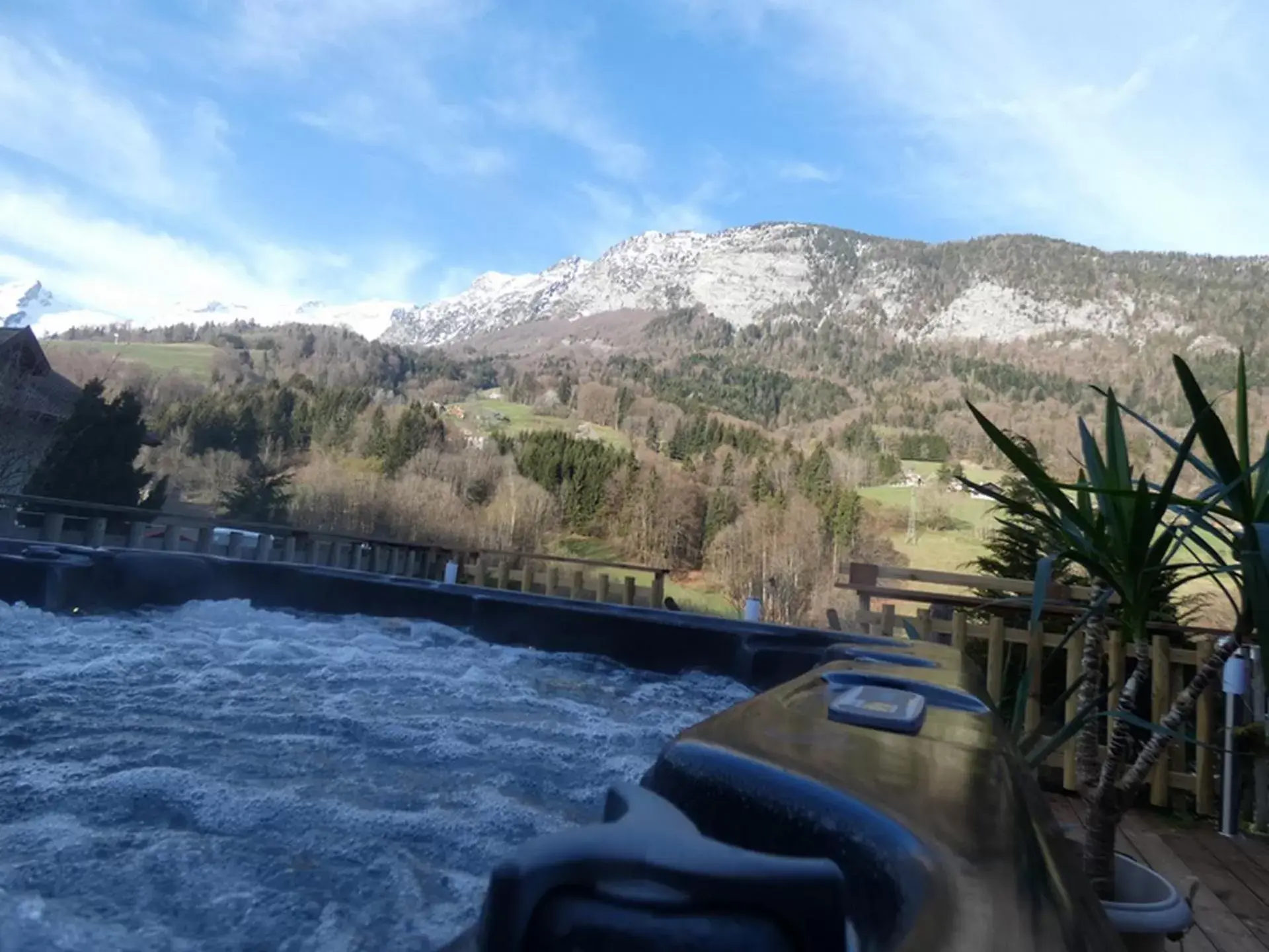 Hot Tub, Winter in Auberge Du Fraizier