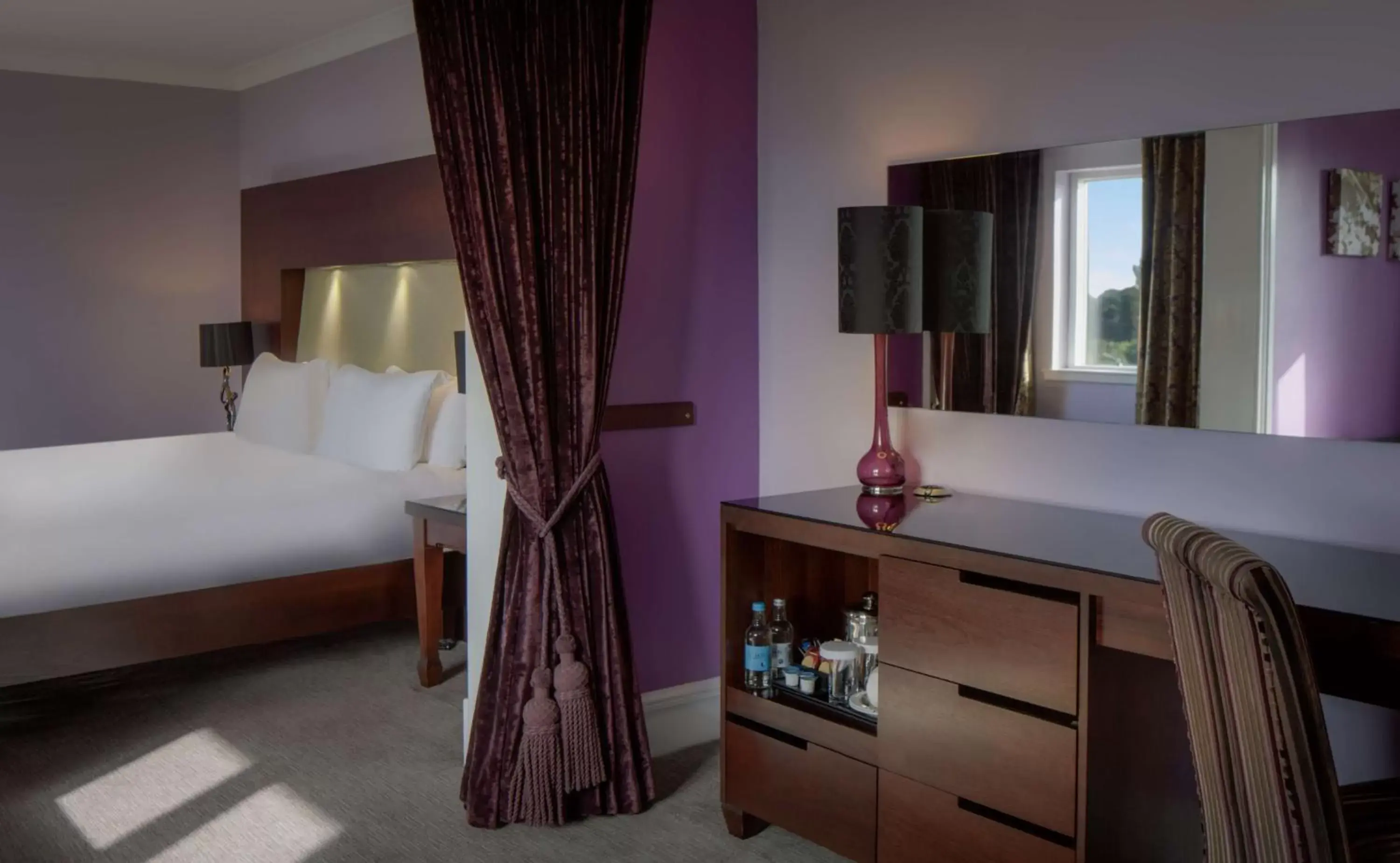 Living room, Bed in Hilton Belfast Templepatrick