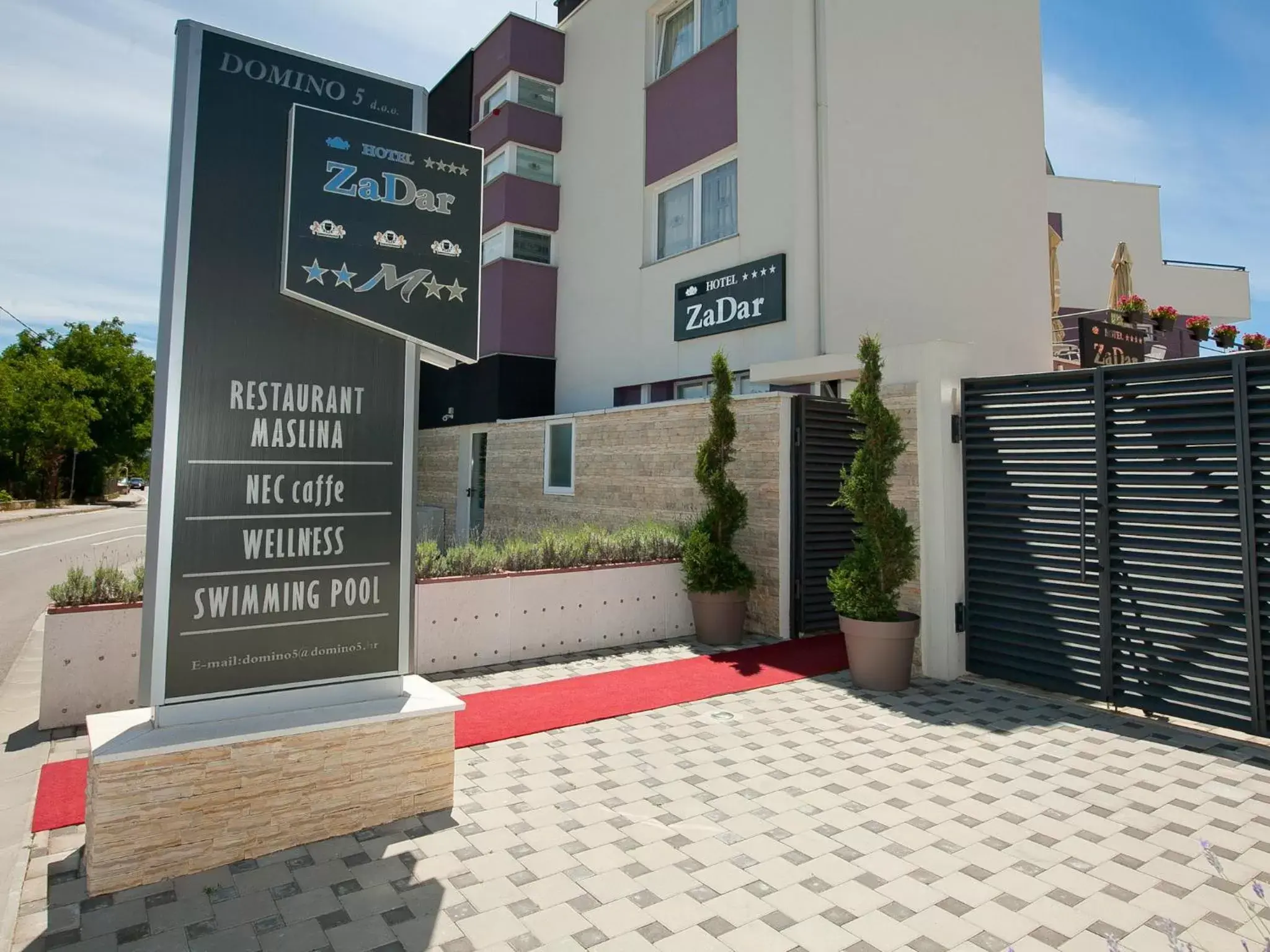 Facade/entrance in Hotel ZaDar Facade/entrance in Hotel ZaDar