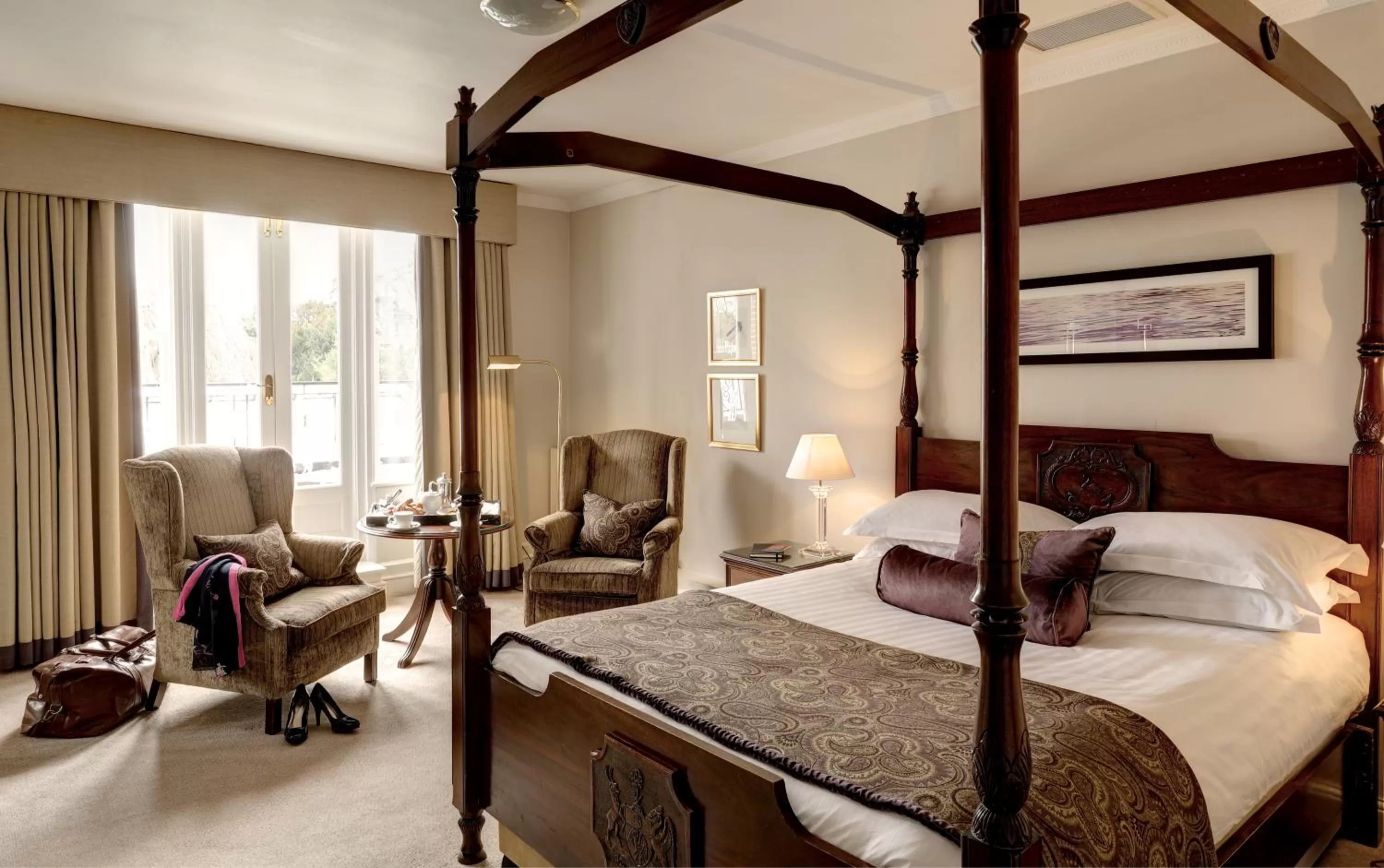 Bedroom, Bed in Macdonald Compleat Angler
