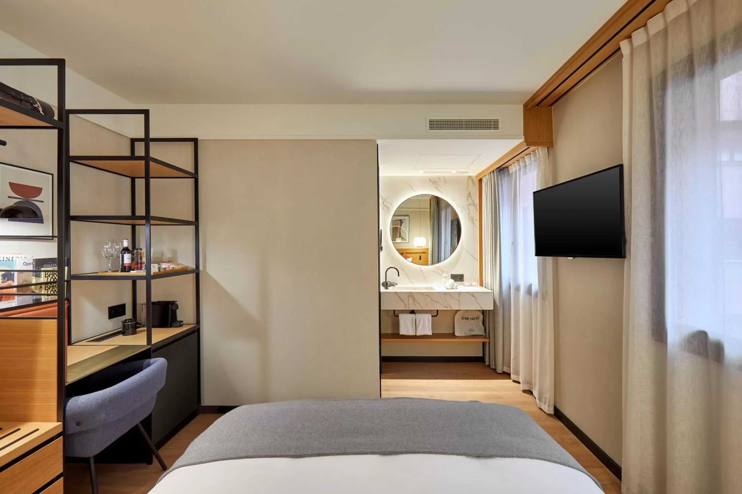 Bedroom, Bed in Kimpton Vividora Hotel, an IHG Hotel