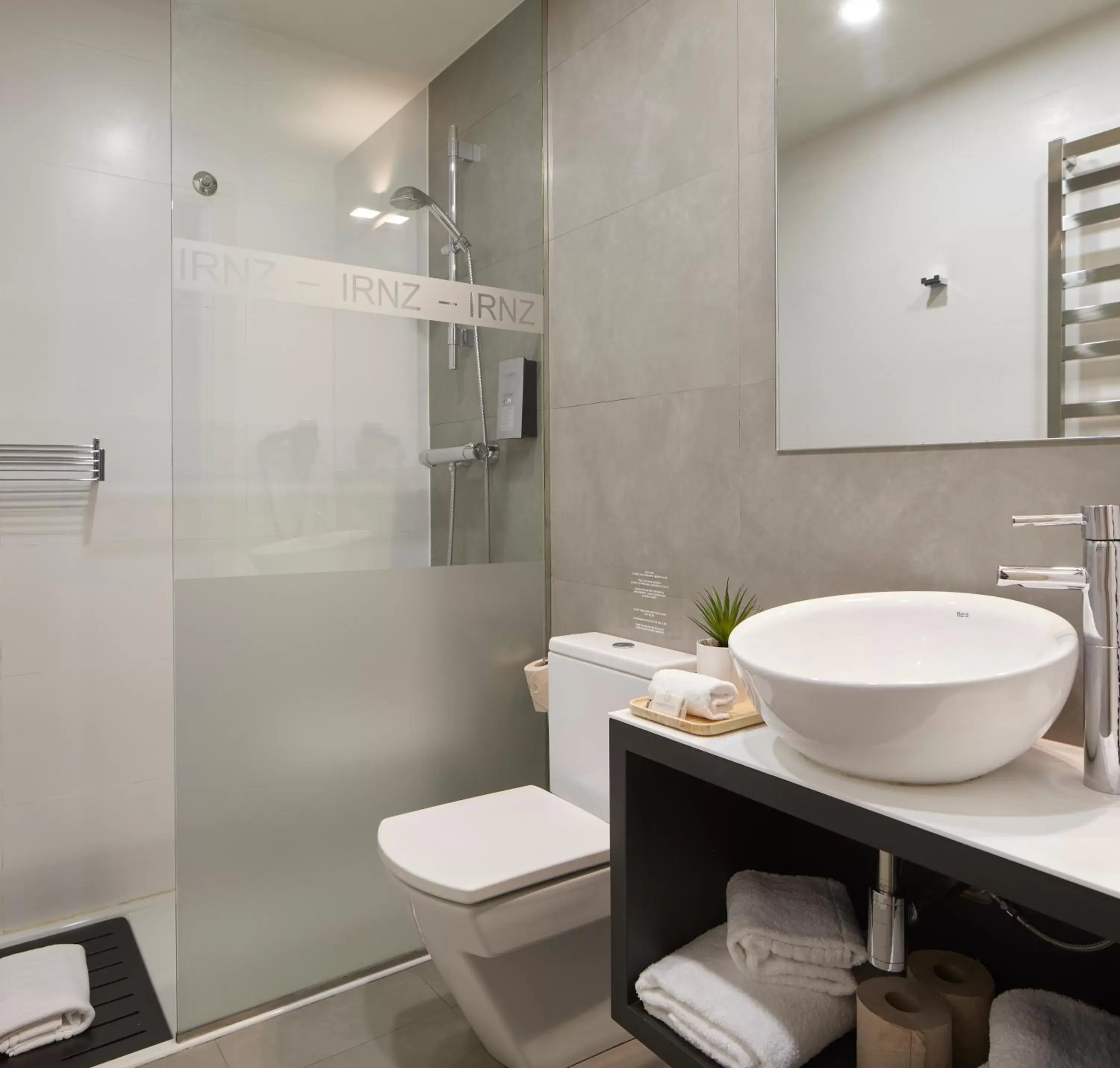Shower, Bathroom in Irenaz Resort Apartamentos