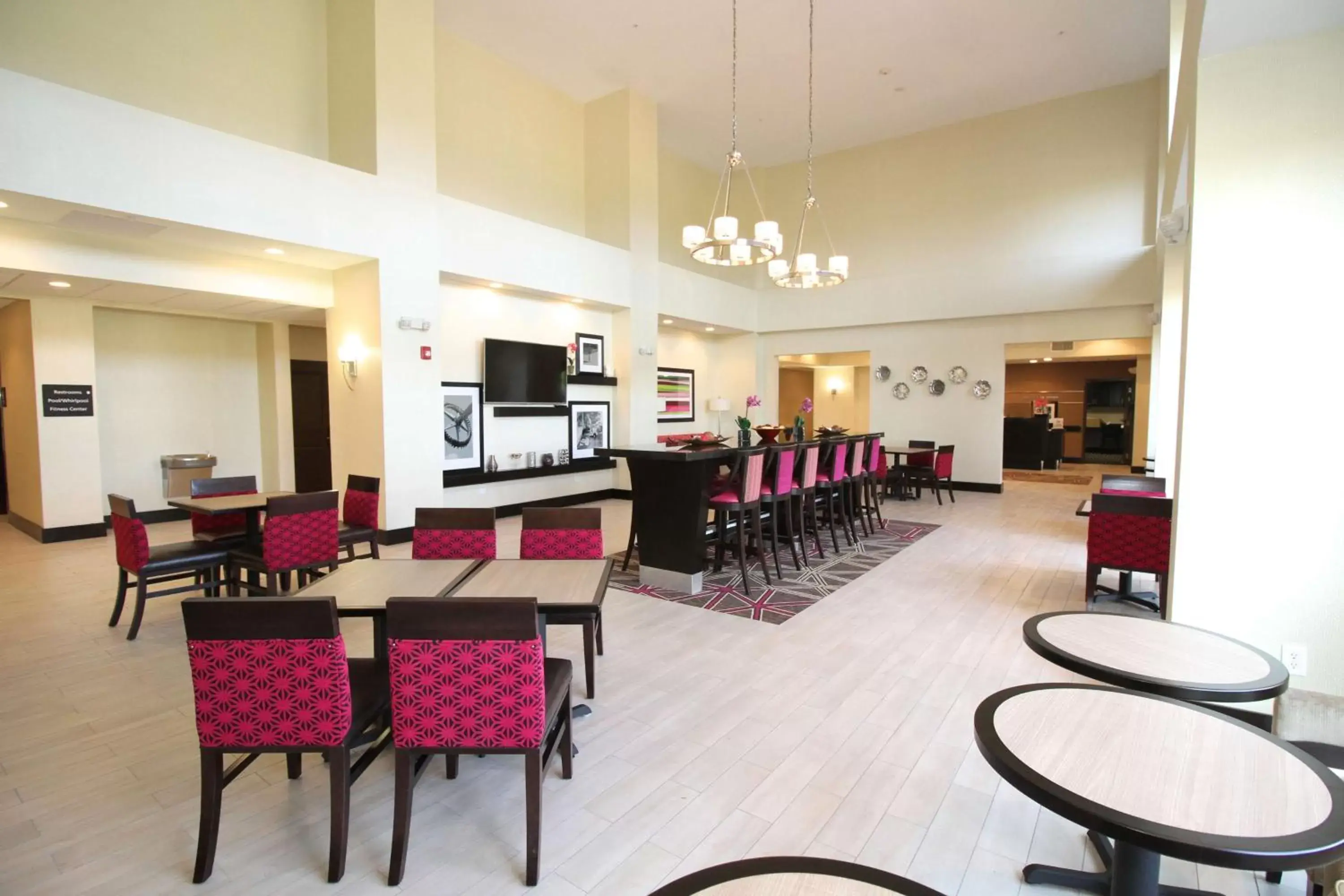 Lobby or reception, Restaurant/Places to Eat in Hampton Inn and Suites Sandusky/Milan