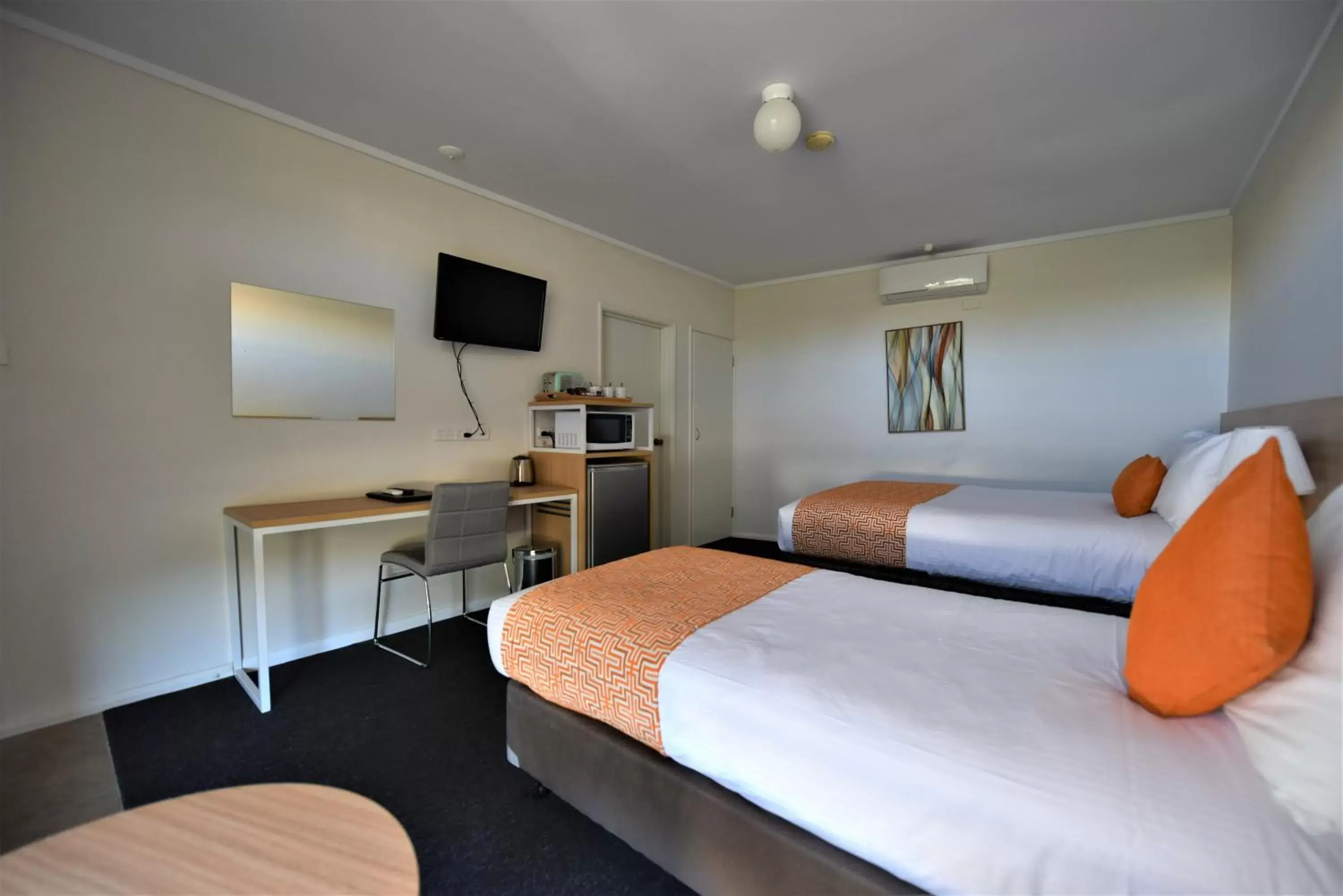 Bed in Comfort Inn & Suites Lakes Entrance