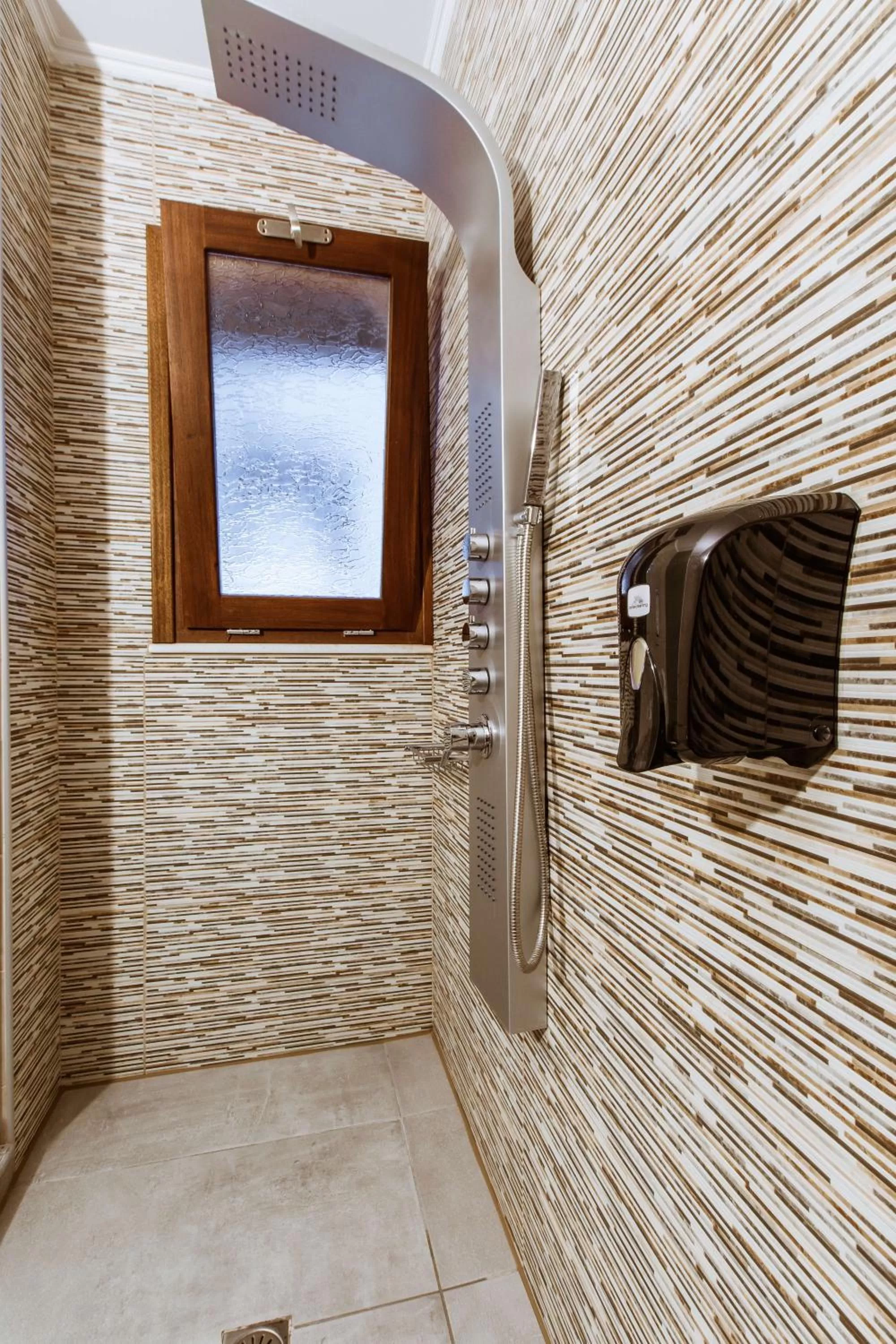 Shower in Deluxe Hotel