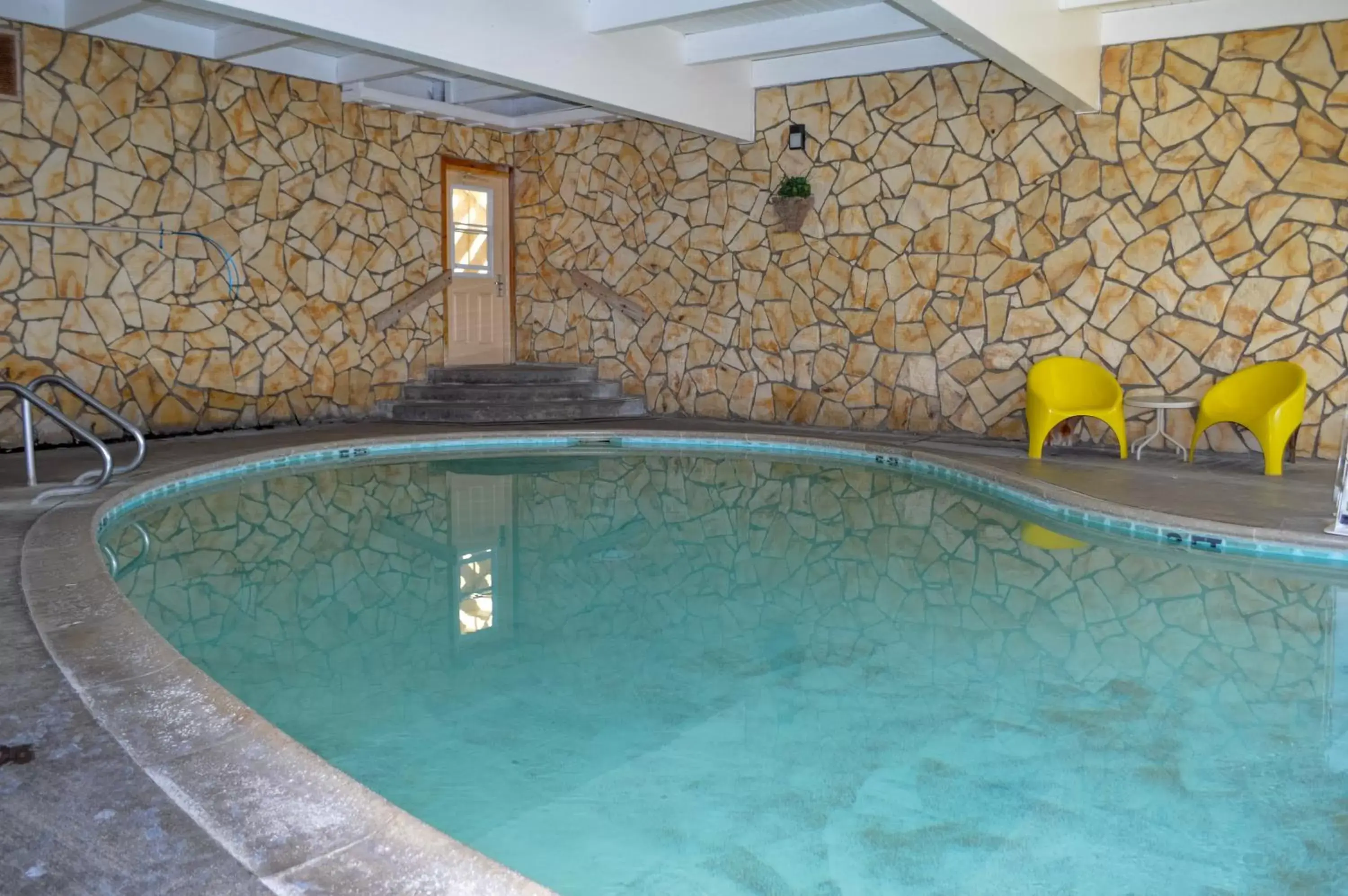 Swimming Pool in Silver Surf Motel