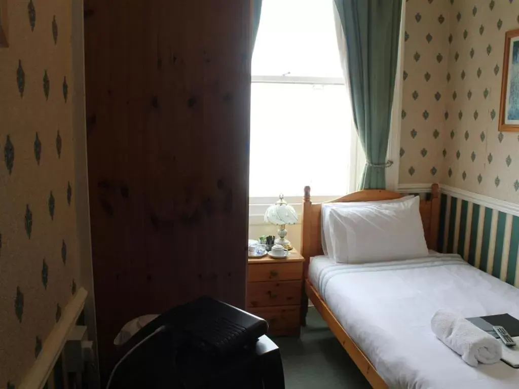 Bedroom, Bed in A MAIDEN REST Bedroom, Bed in A MAIDEN REST