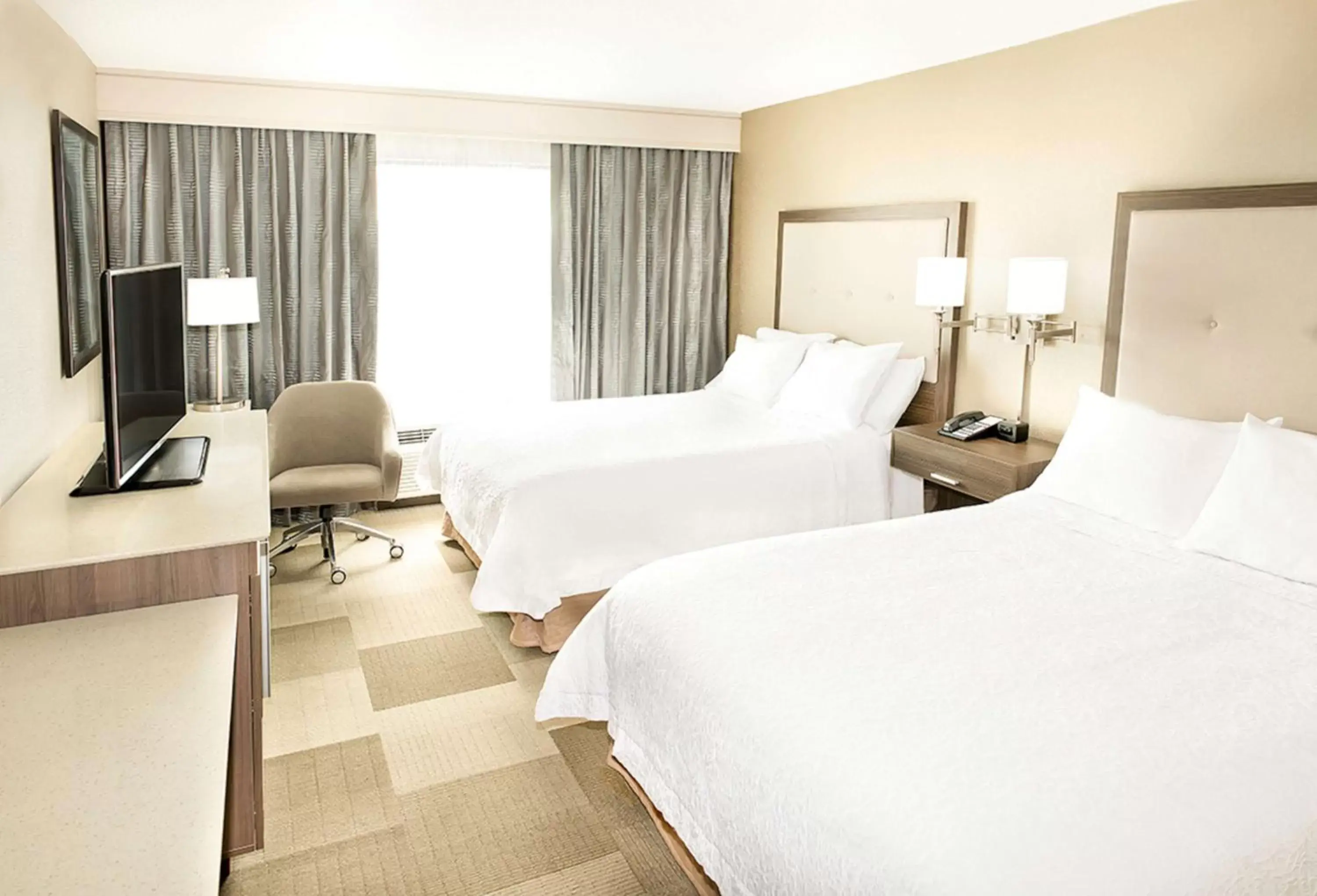 Bed in Hampton Inn & Suites by Hilton Bolton Bed in Hampton Inn & Suites by Hilton Bolton