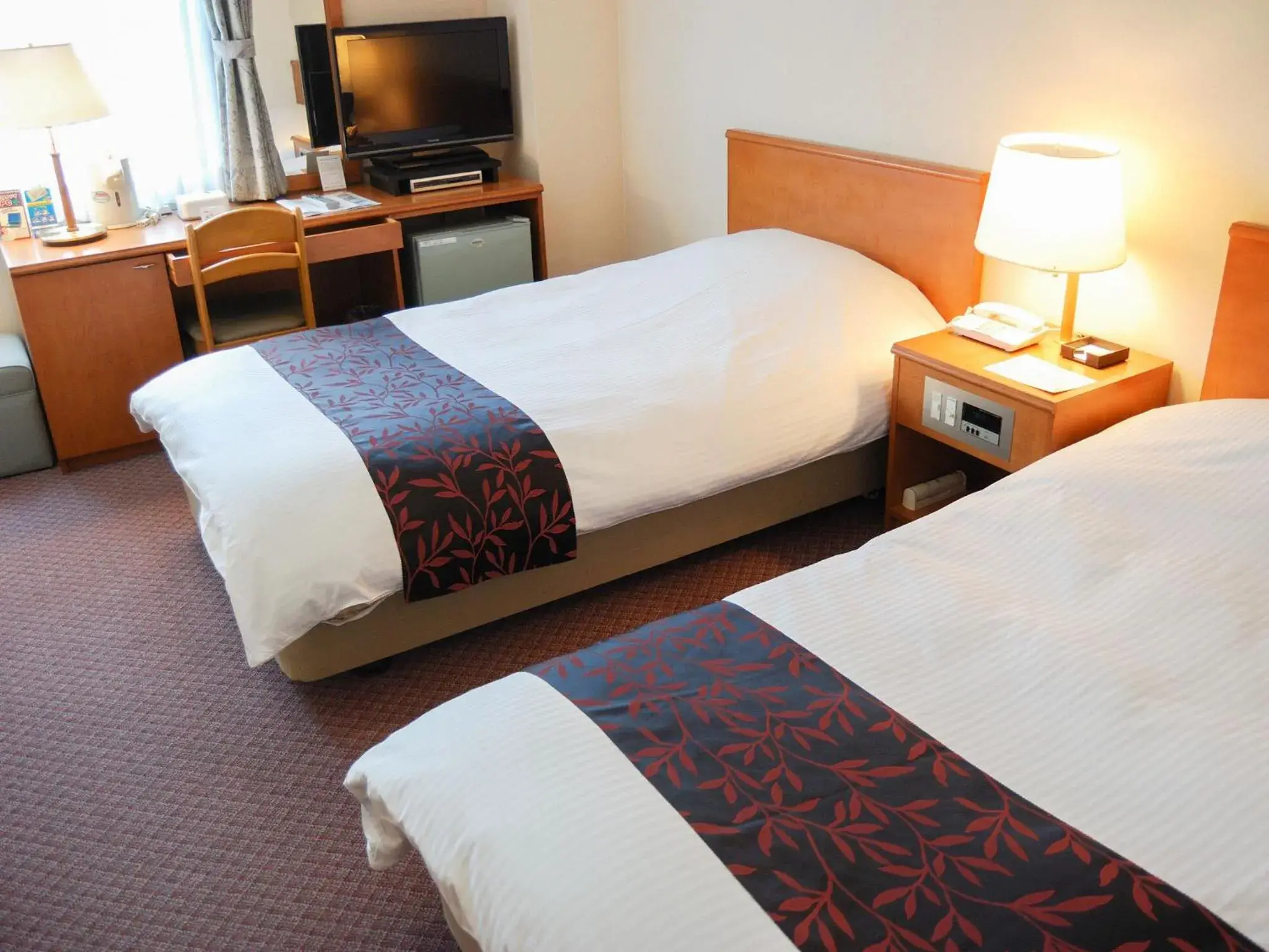 Photo of the whole room, Bed in Kobe City Gardens Hotel