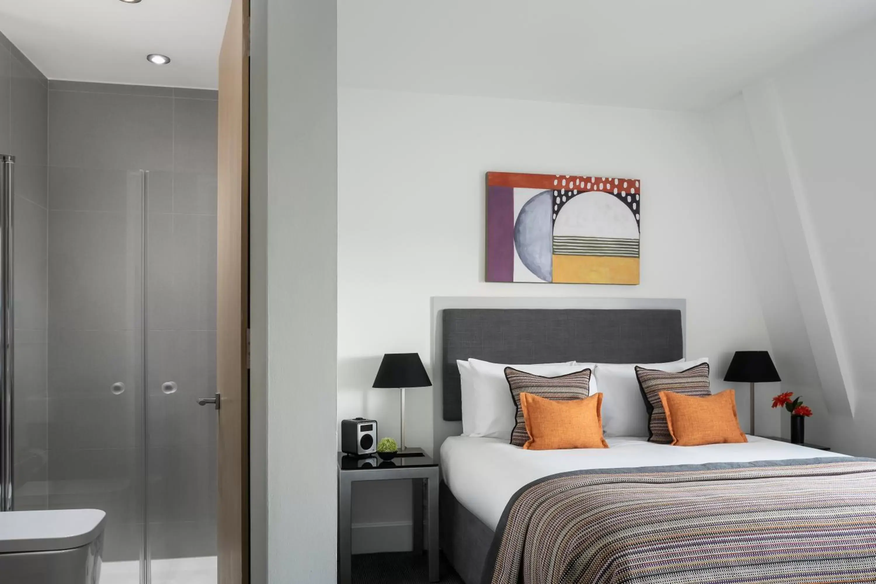 Shower, Bed in Templeton Place by Supercity Aparthotels