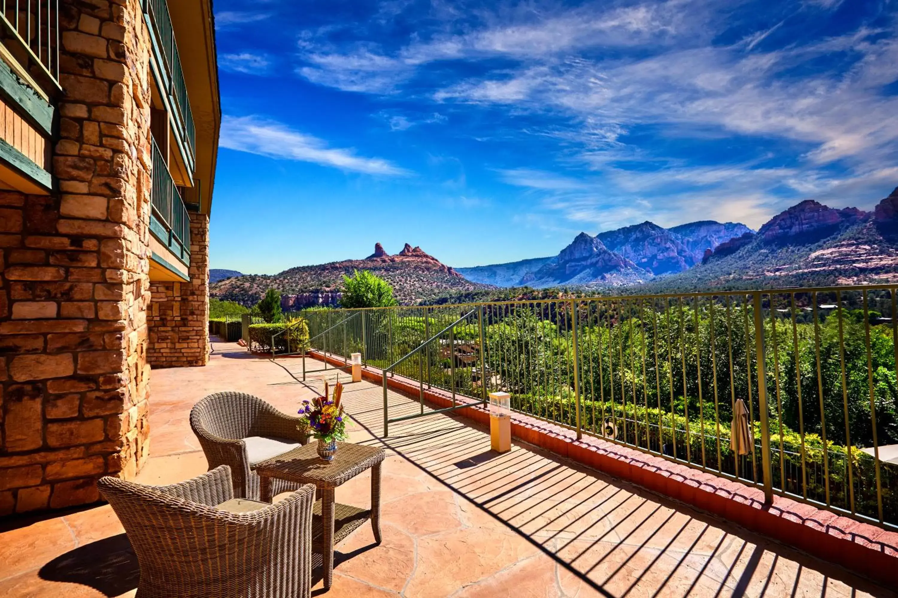 Patio, Mountain View in Orchards Inn