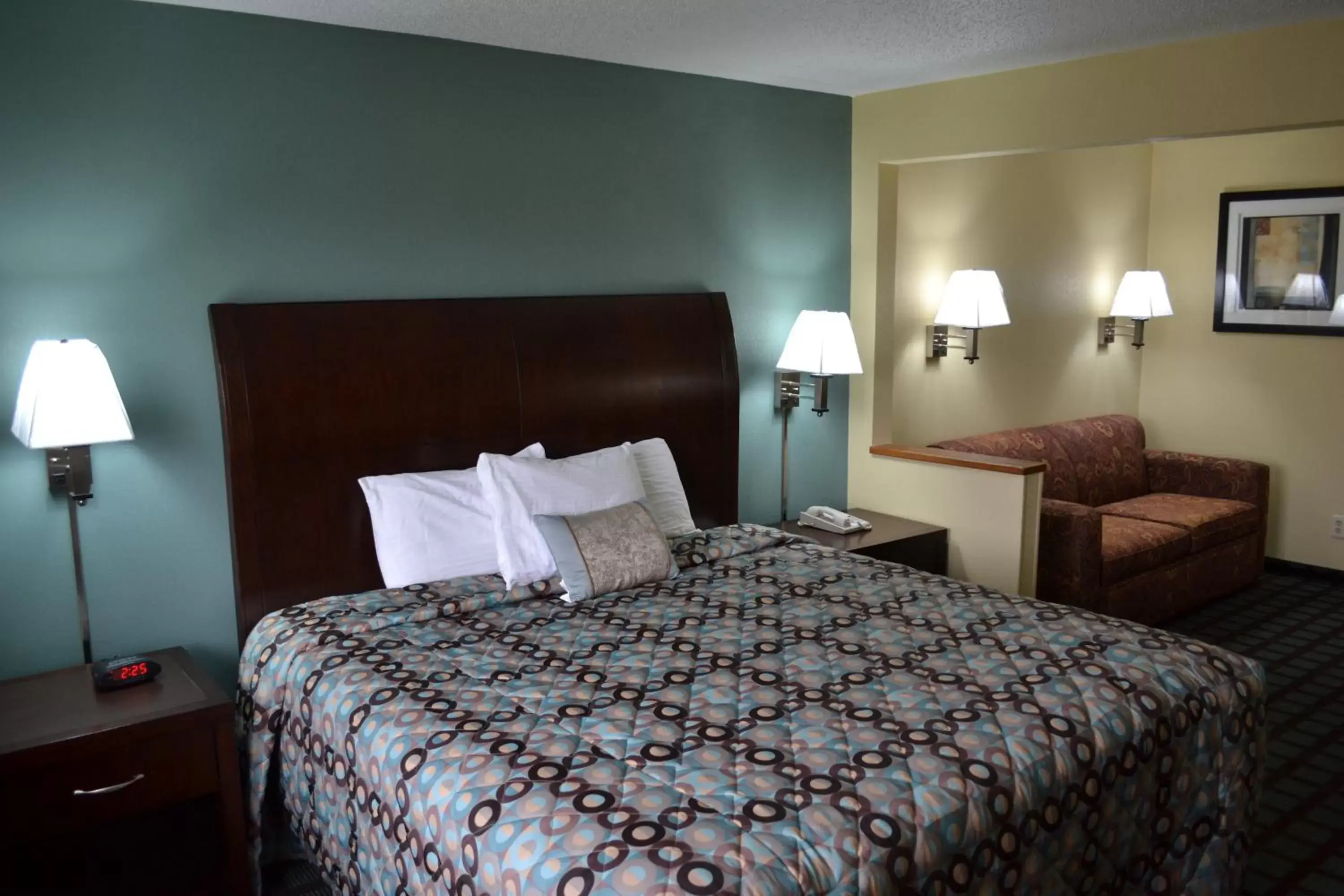 Photo of the whole room, Bed in BridgePointe Advantage by BPhotels