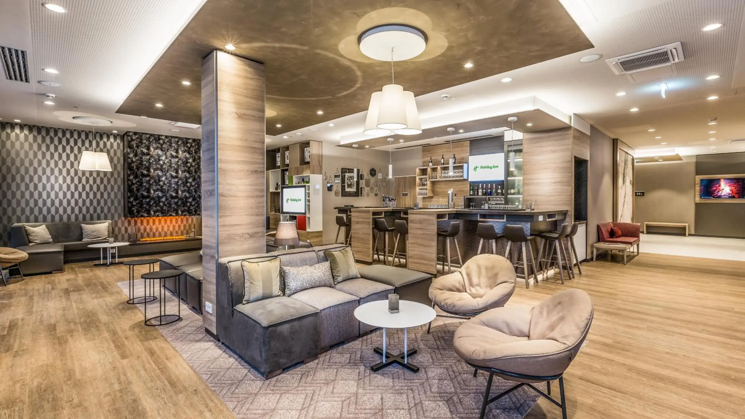 Lounge or bar, Lobby/Reception in Holiday Inn Munich - City East, an IHG Hotel