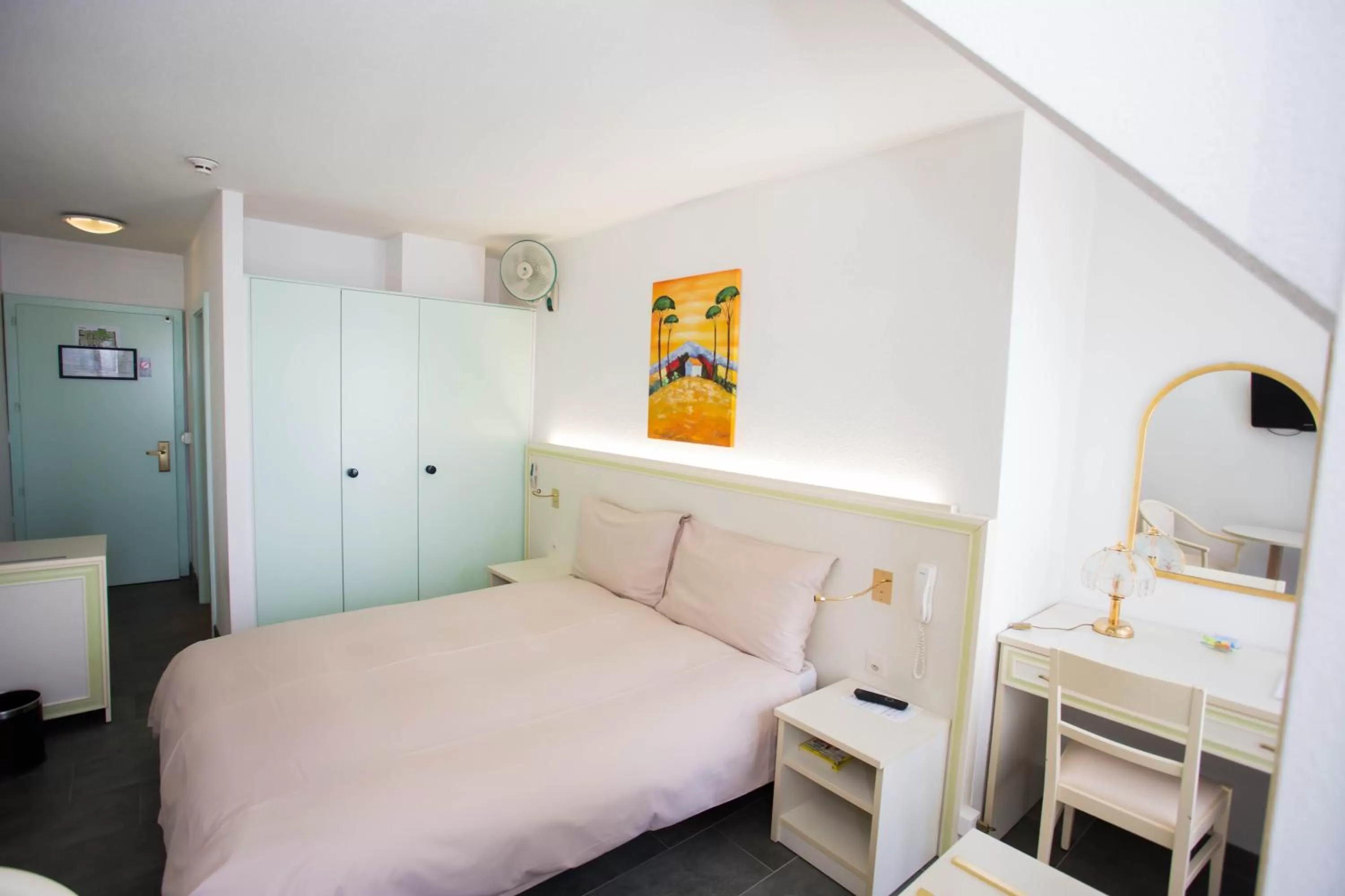 Bed in Hôtel du Port