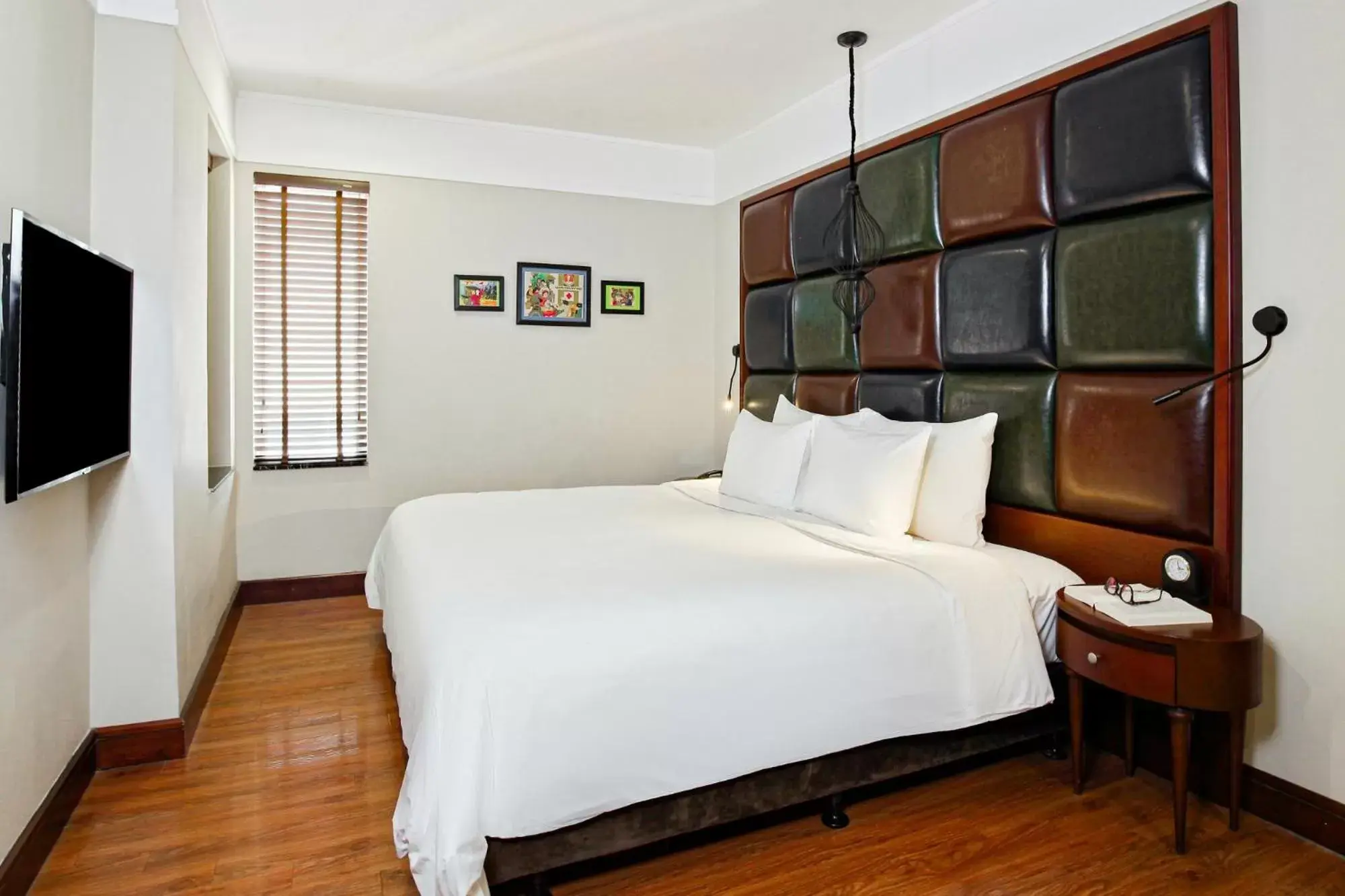 Communal lounge/ TV room, Bed in Hanoi La Siesta Hotel & Spa