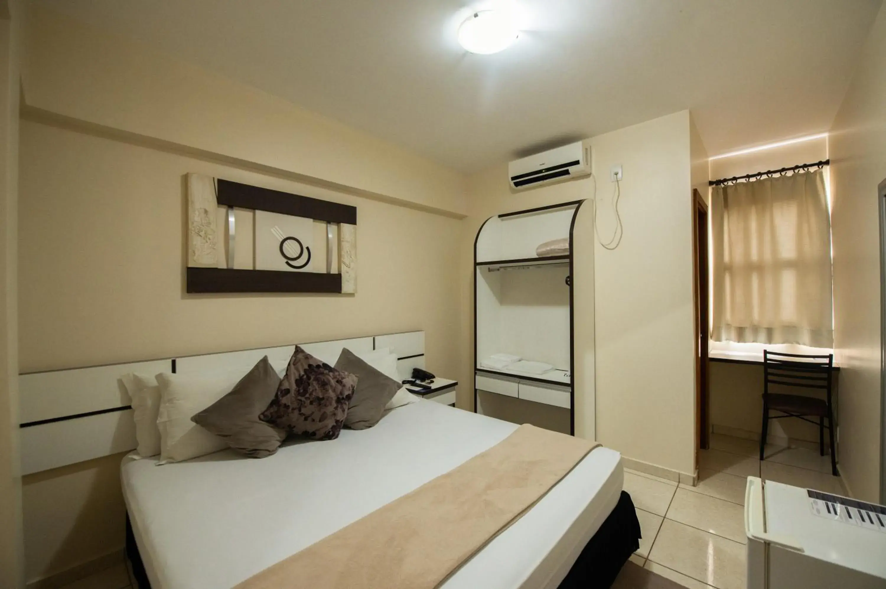 Photo of the whole room, Bed in Havana Palace Hotel II Photo of the whole room, Bed in Havana Palace Hotel II