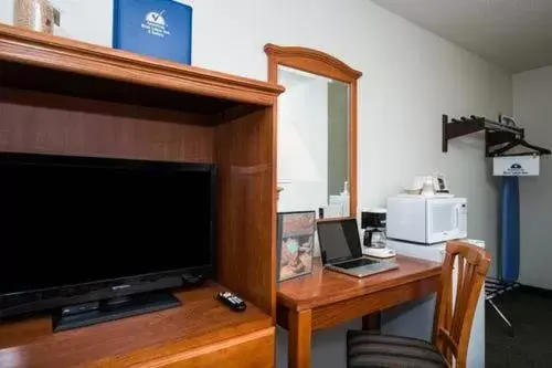 TV/Entertainment Center in Americas Best Value Inn - Pendleton