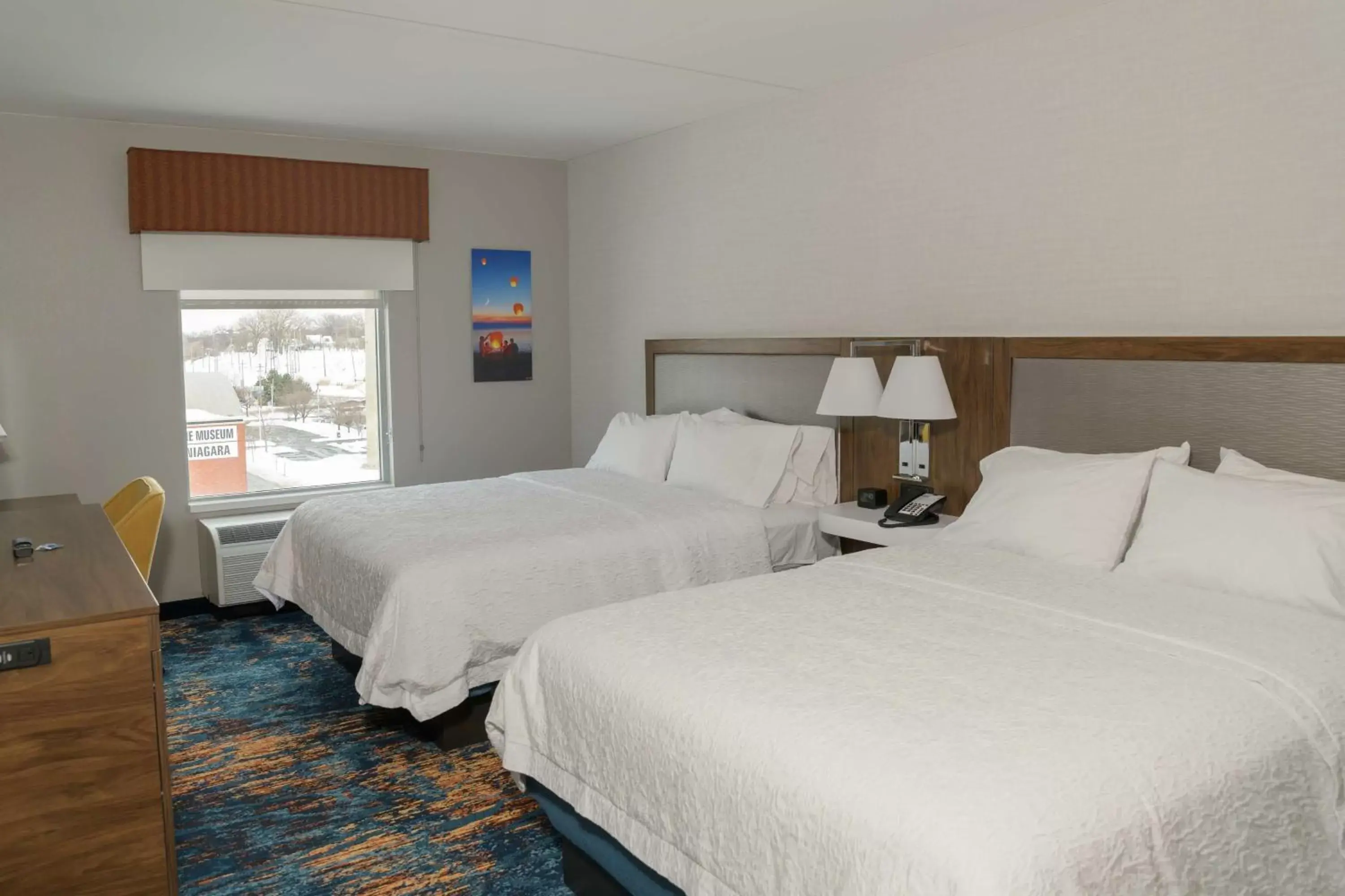 Bed in Hampton Inn & Suites Erie Bayfront