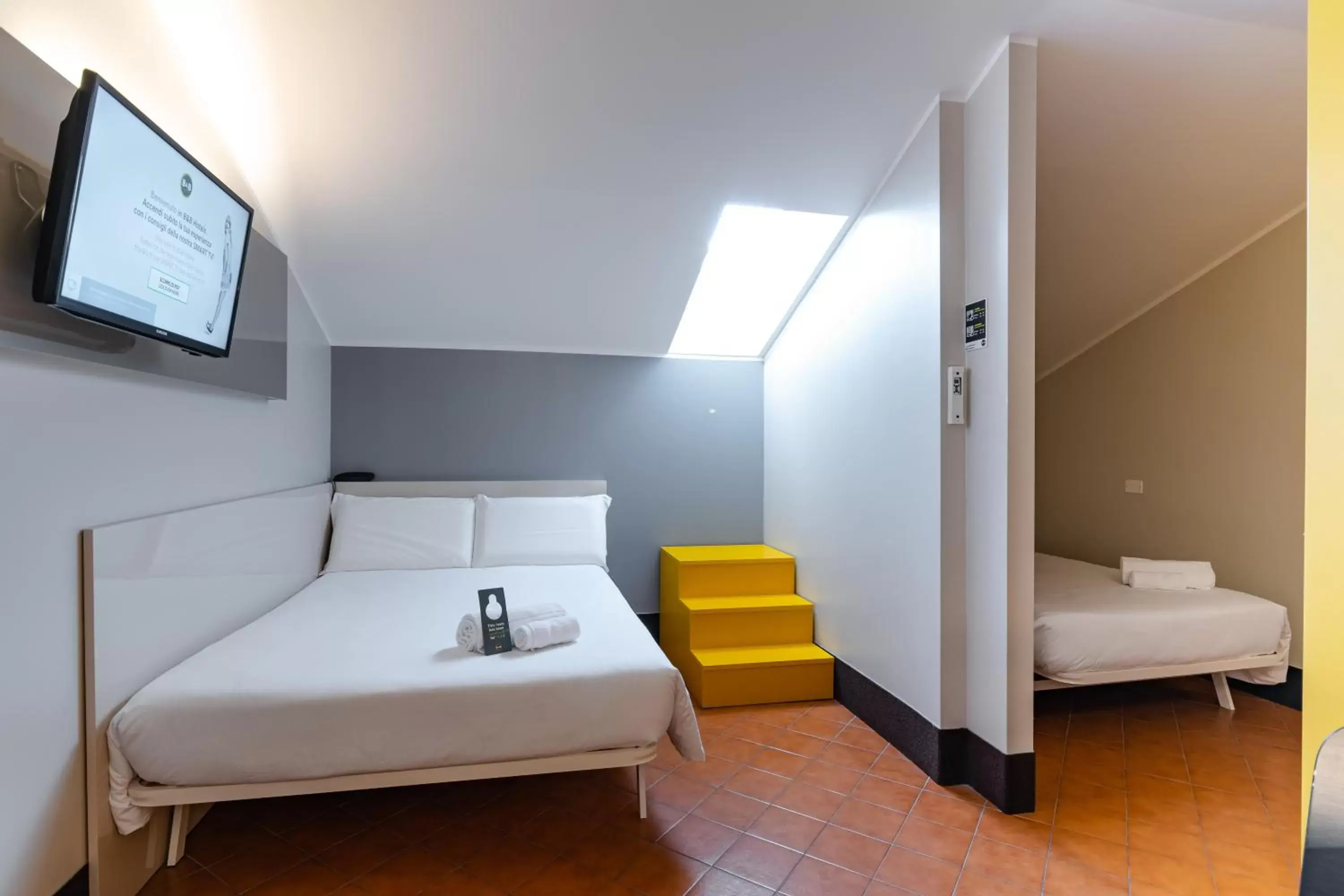 TV and multimedia, Bed in B&B Hotel Trieste