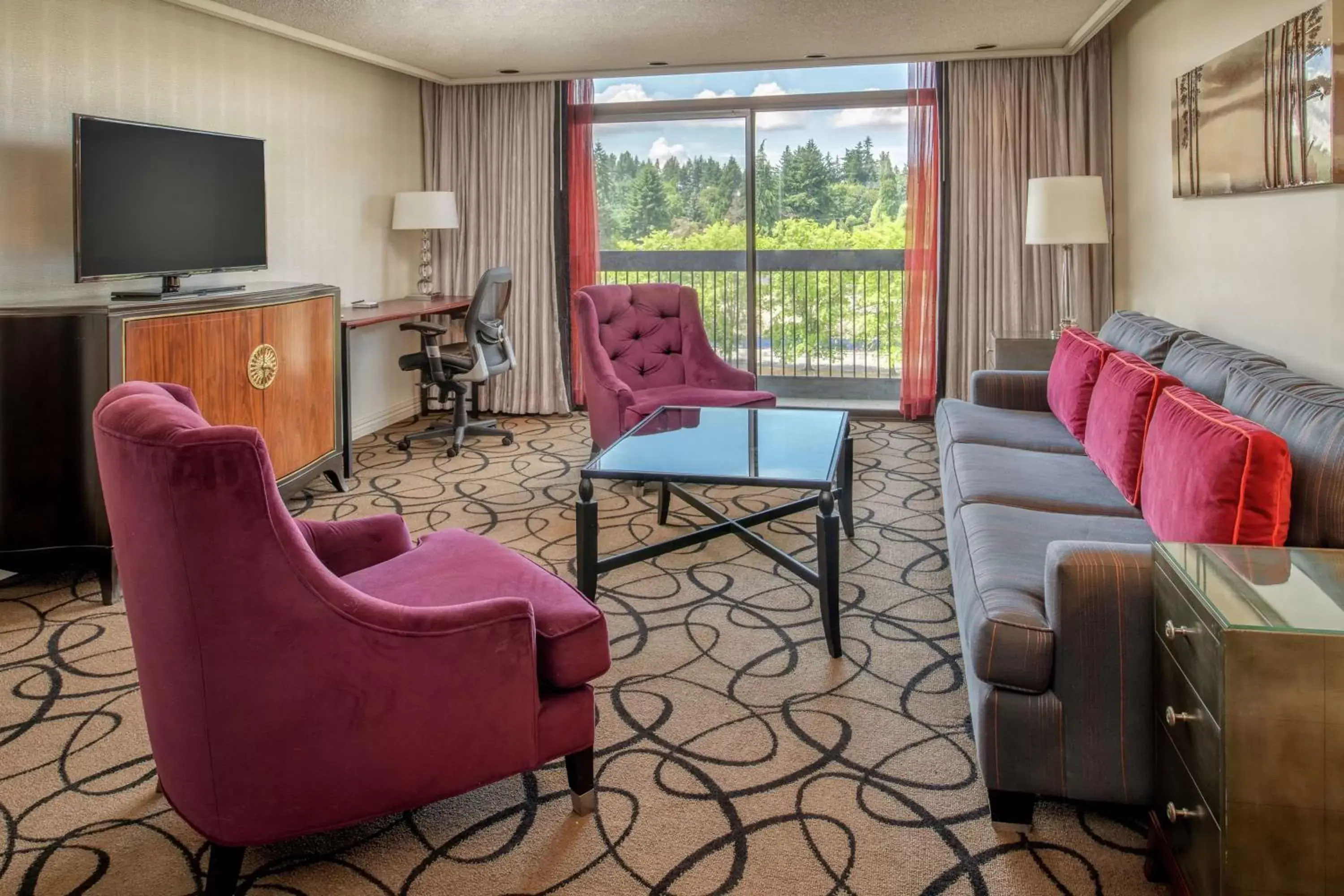 Bedroom, Seating Area in Hilton Bellevue