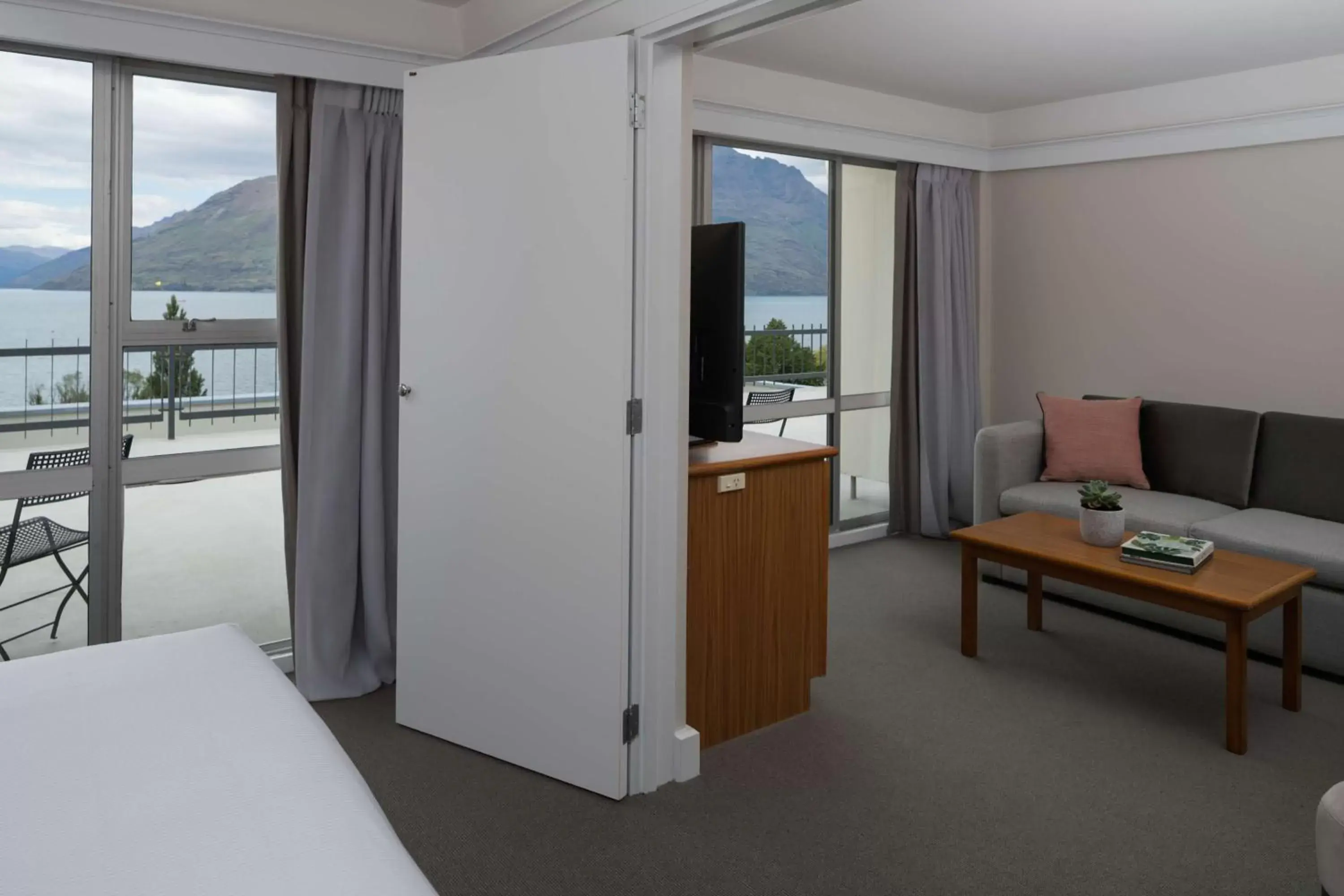 Photo of the whole room in Rydges Lakeland Resort Queenstown