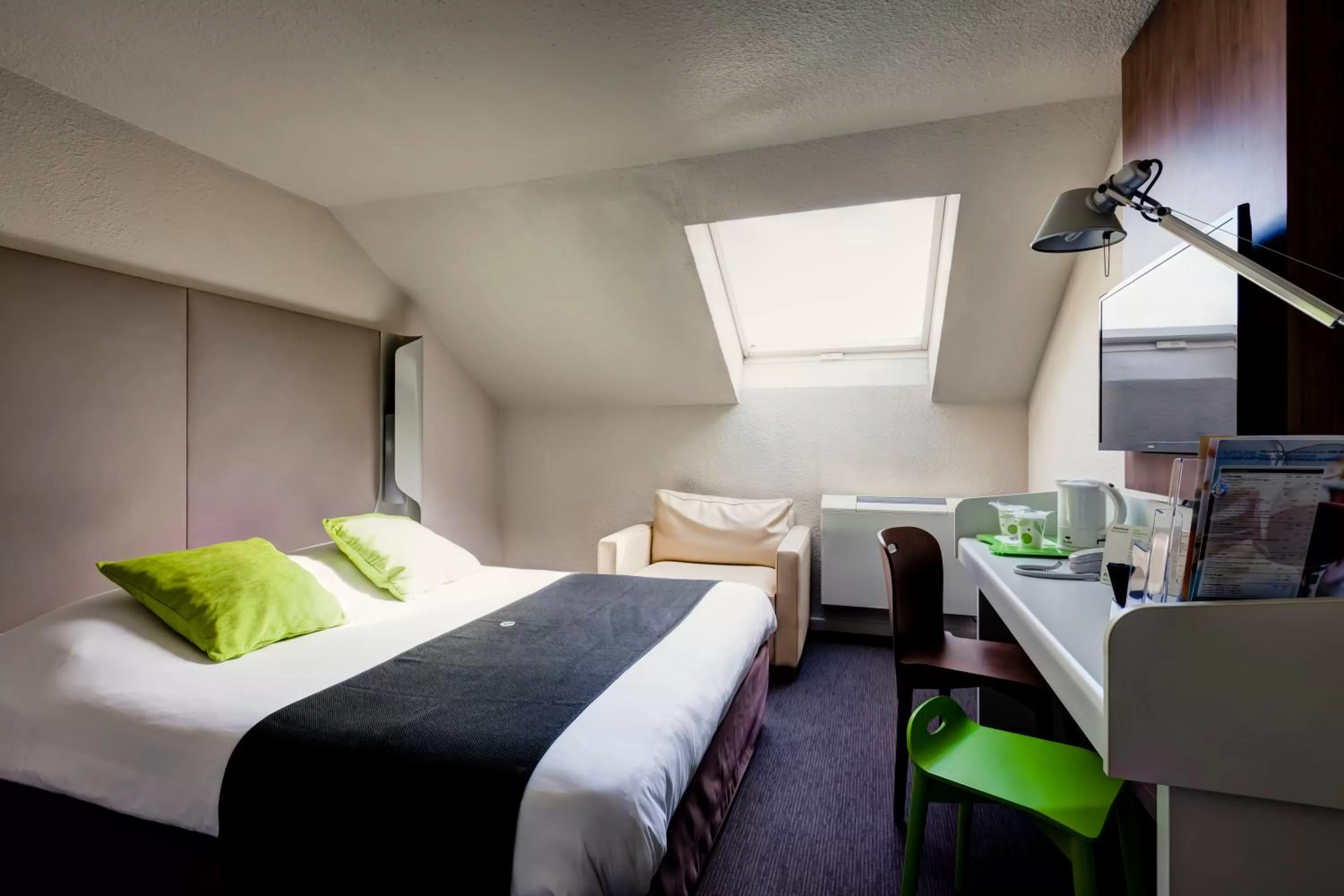 Bed in Campanile Evry Ouest - Corbeil Essonnes