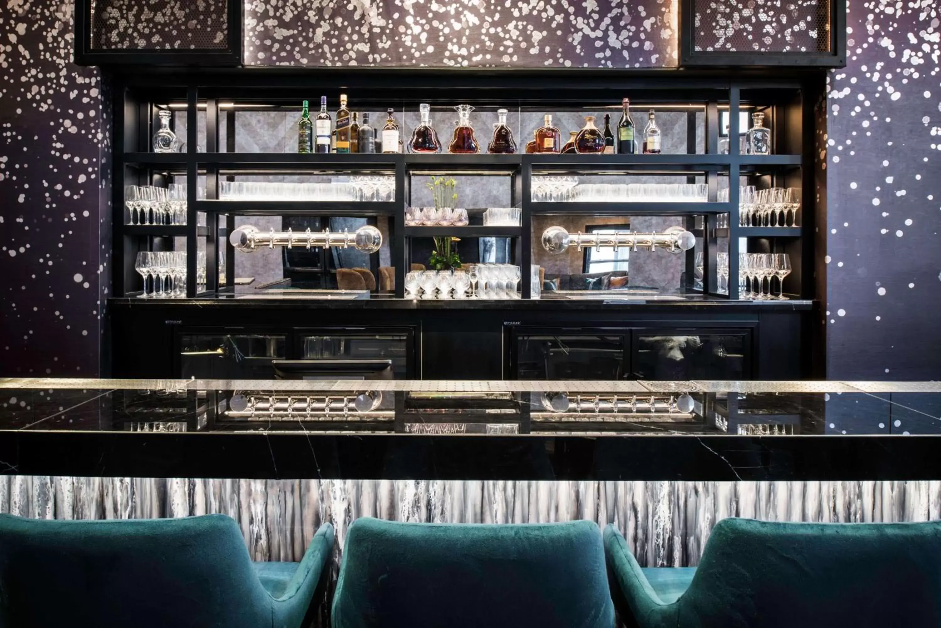Lounge or bar in LondonHouse Chicago, Curio Collection by Hilton