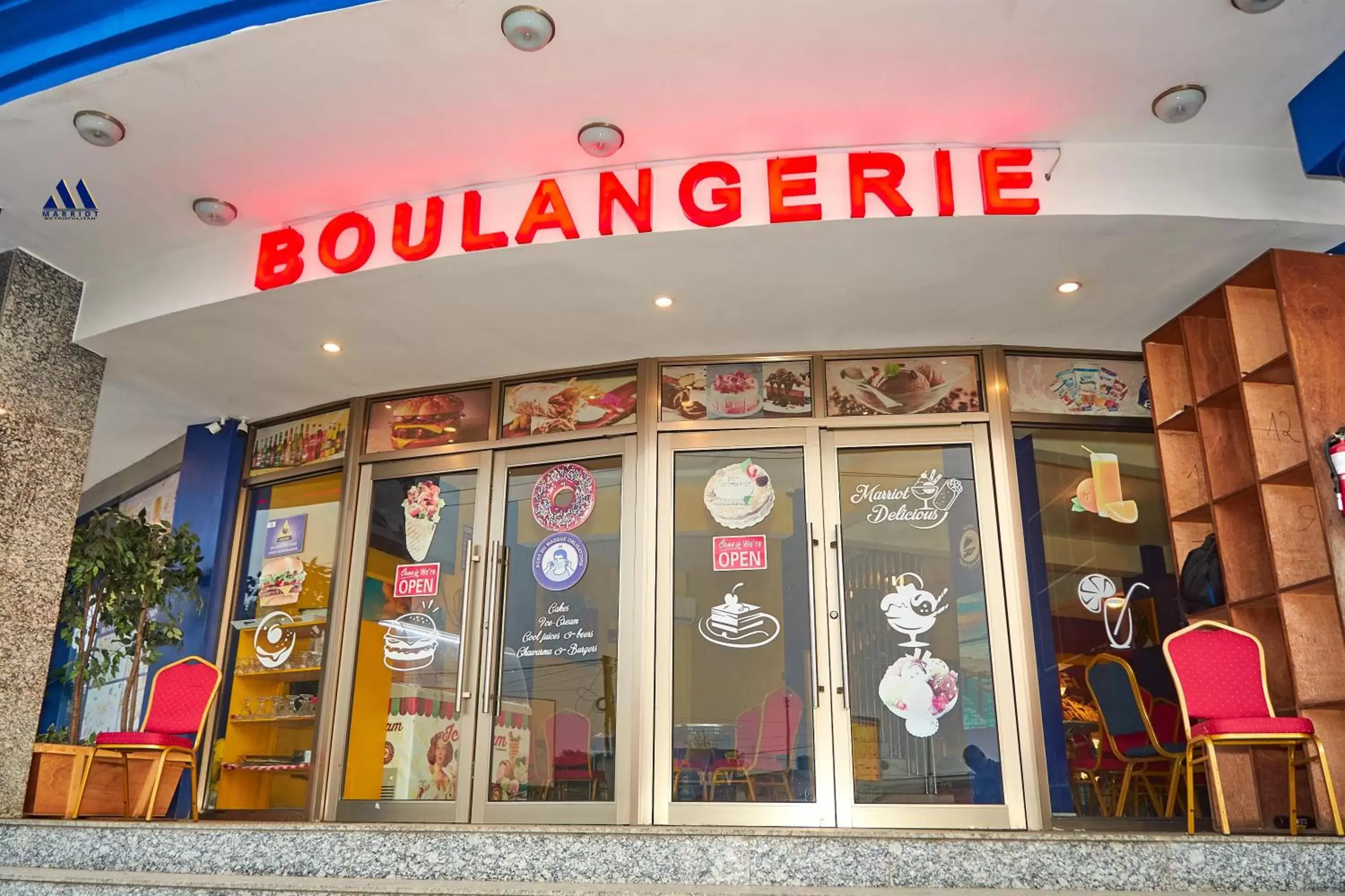 Restaurant/places to eat in Marriot Metropolitan Hotel Restaurant/places to eat in Marriot Metropolitan Hotel