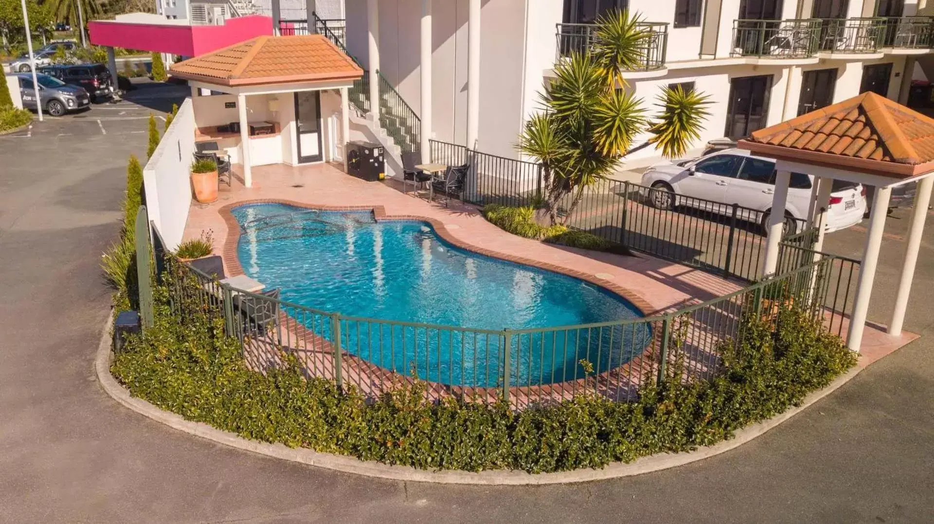 Swimming pool, Pool View in Palms Motel