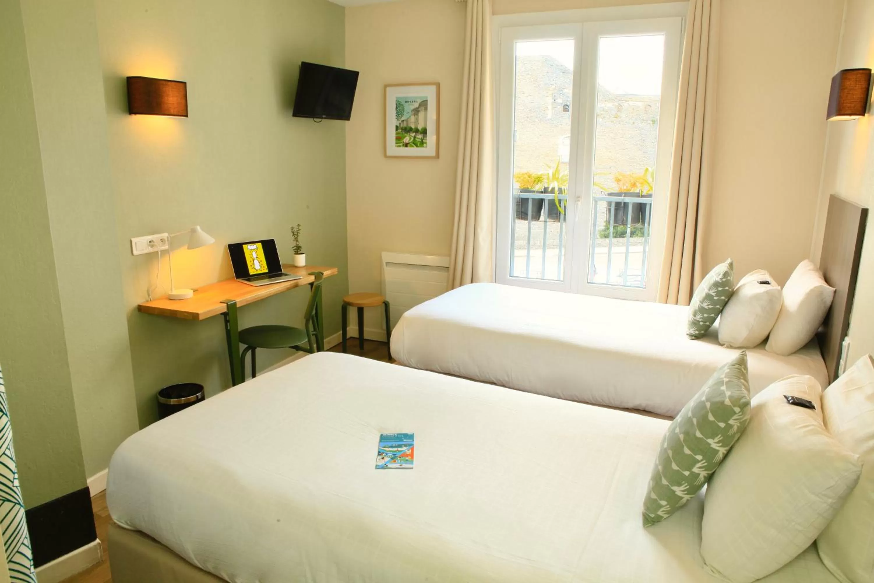 Photo of the whole room, Bed in Logis Hôtels- Hôtel Marguerite d'Anjou Angers château