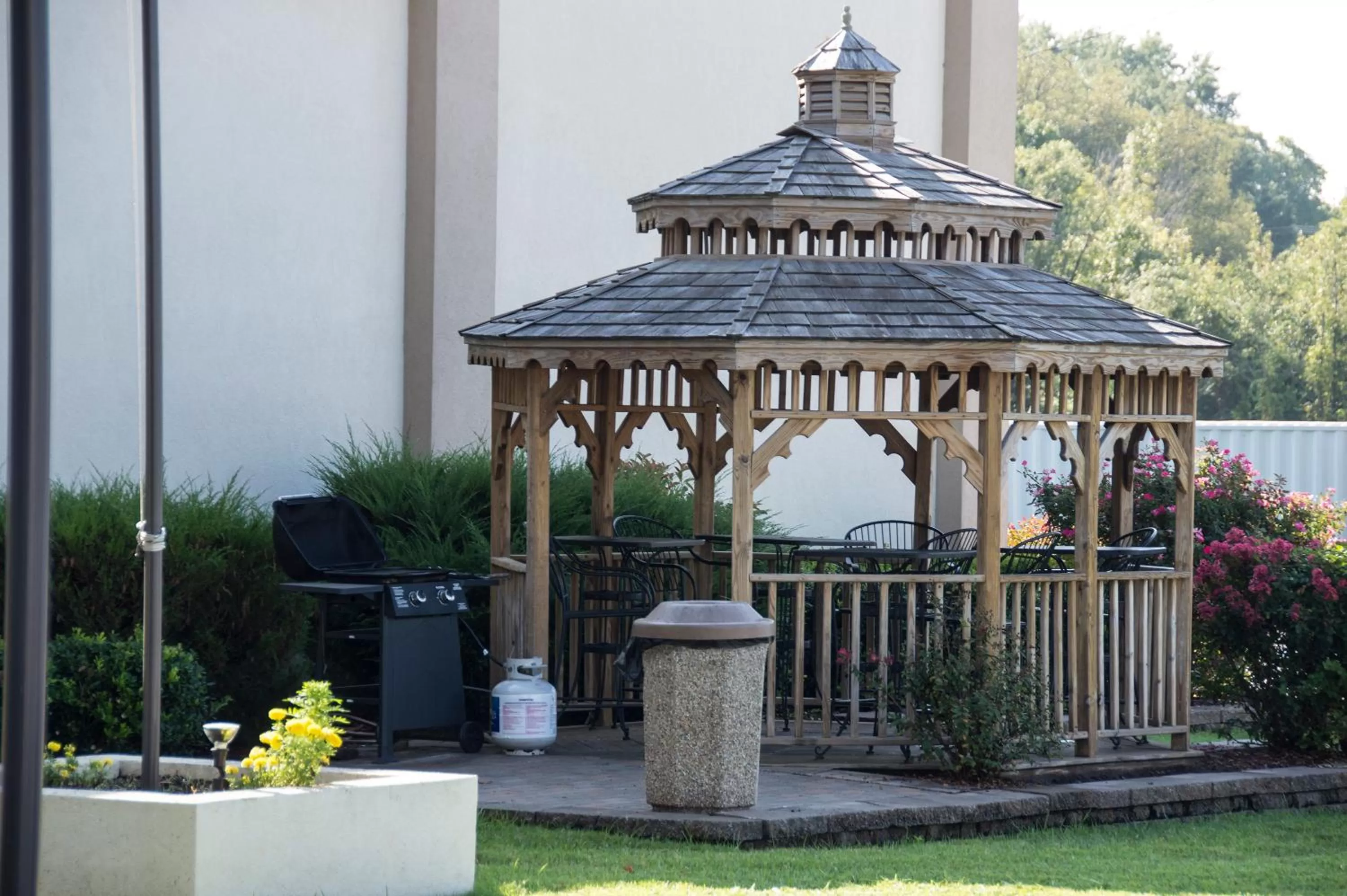 BBQ facilities in Days Inn by Wyndham Pittsburg KS