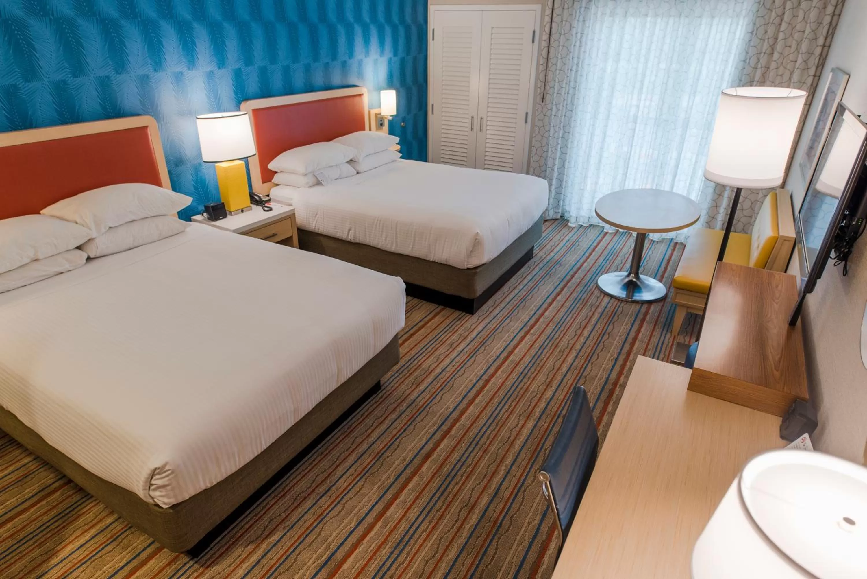 Bed in Howard Johnson by Wyndham Anaheim Hotel and Water Playground