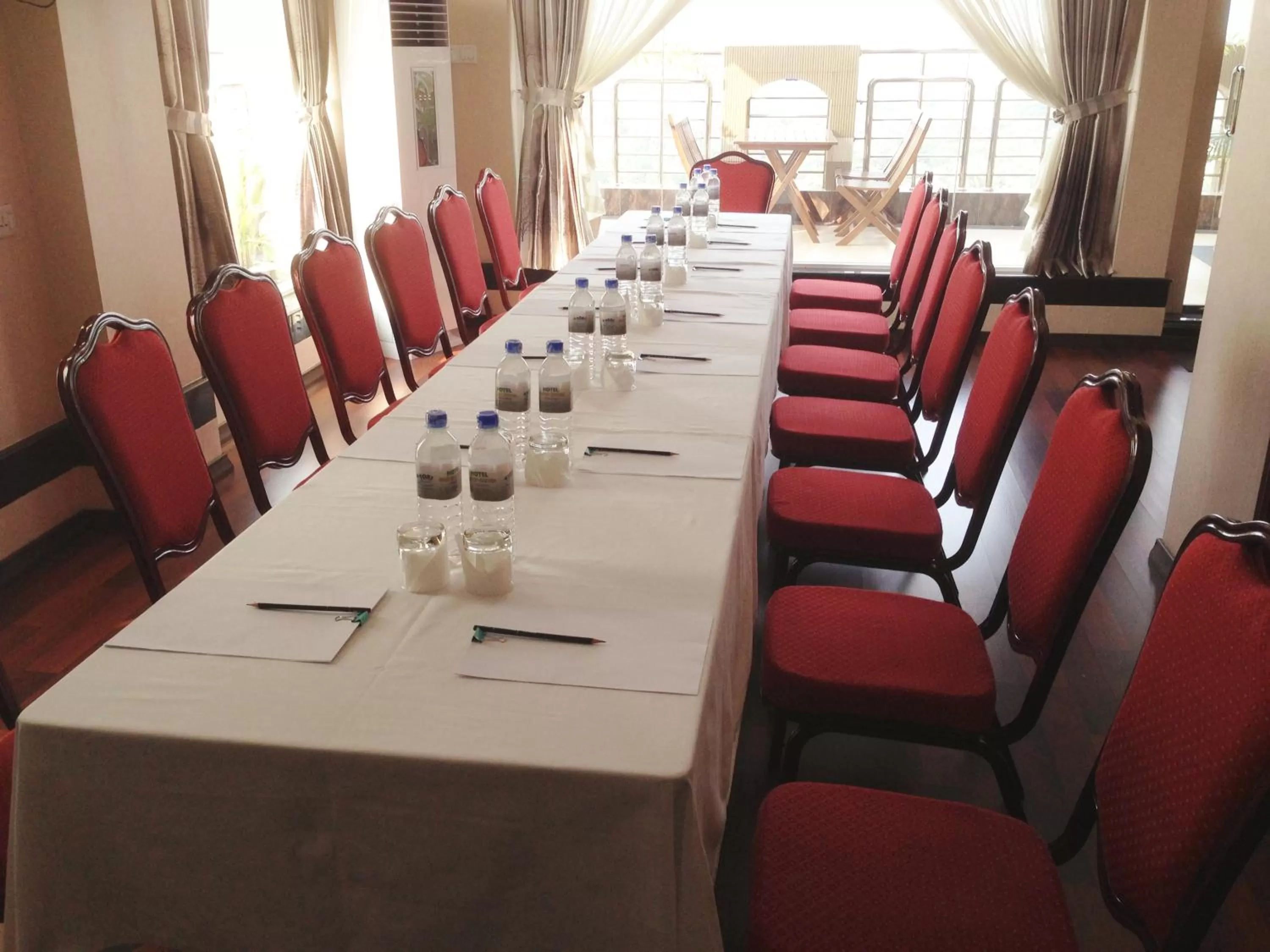 Restaurant/places to eat in Hotel Grand United - Ahlone Branch