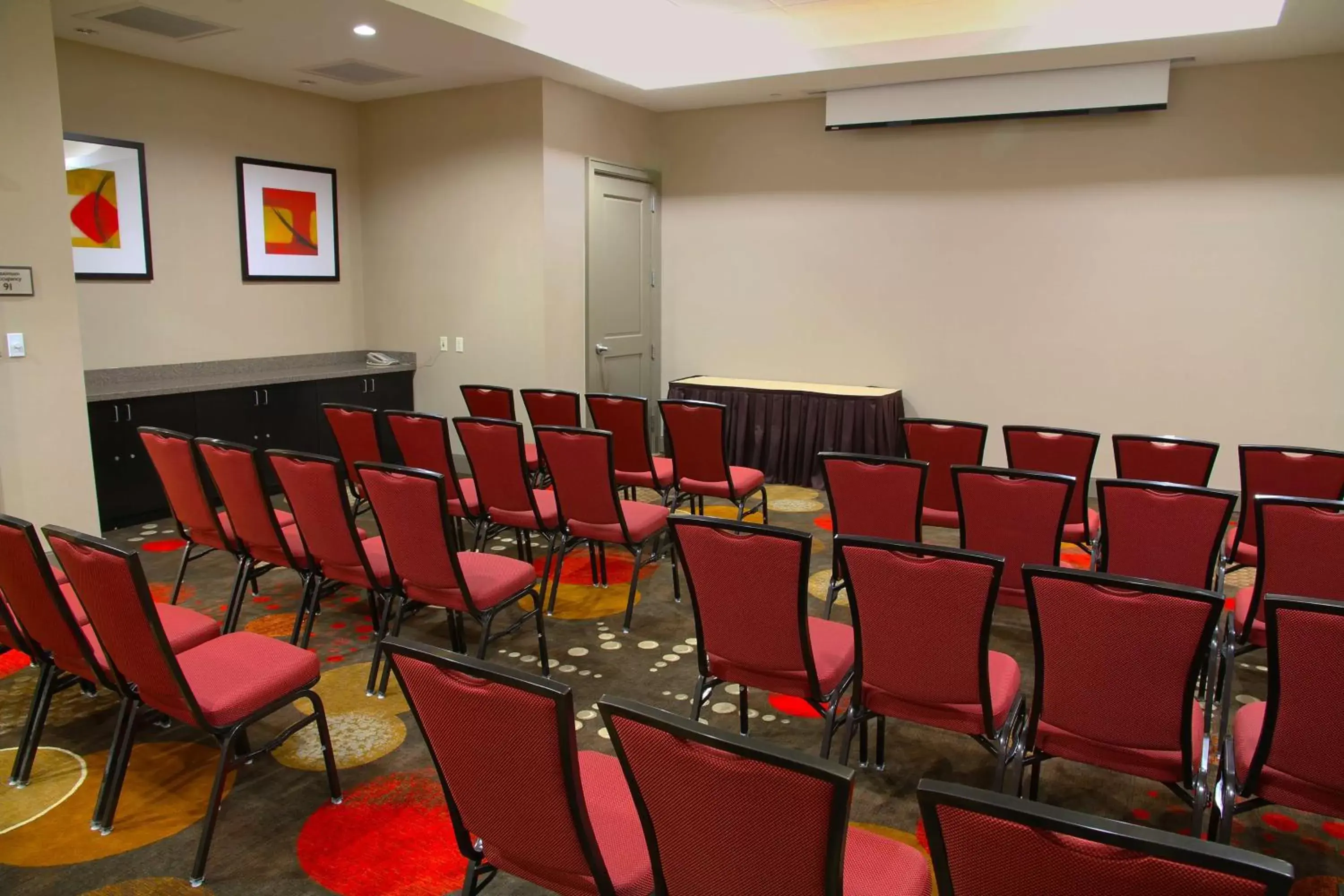 Meeting/conference room in Embassy Suites Ontario - Airport