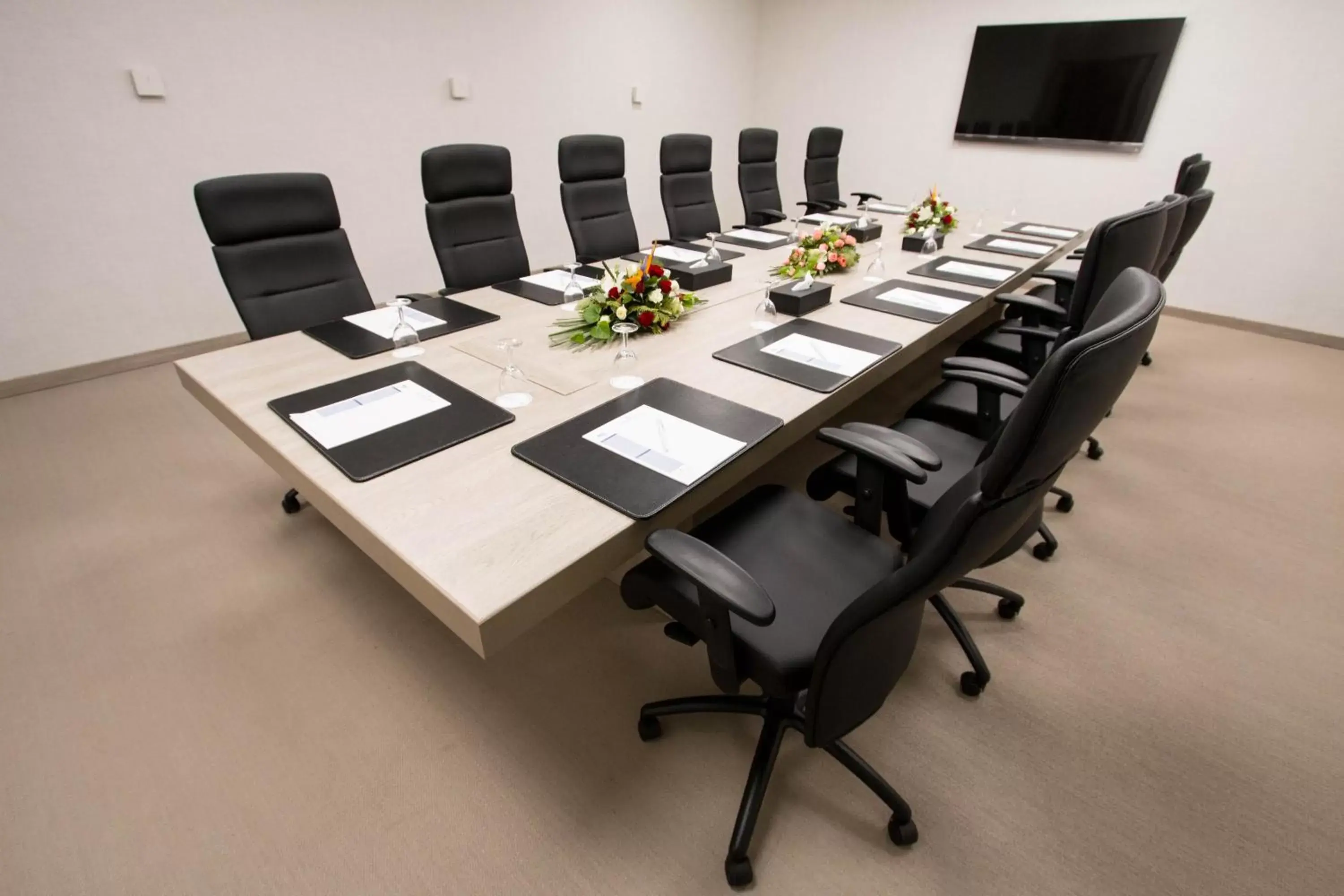 Business facilities, Business Area/Conference Room in Golden Tulip El Mechtel