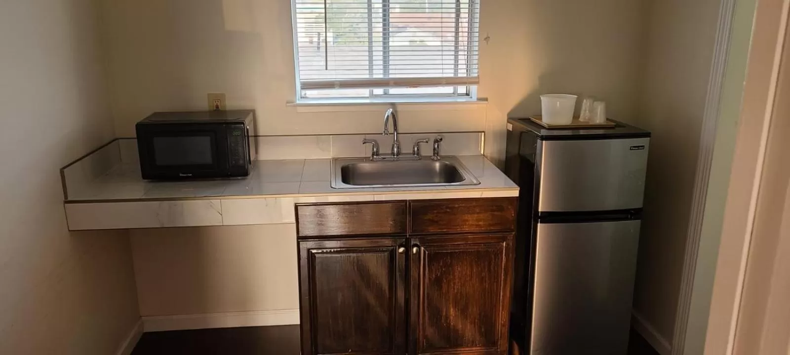 Kitchen/Kitchenette in Drift Inn, LLC