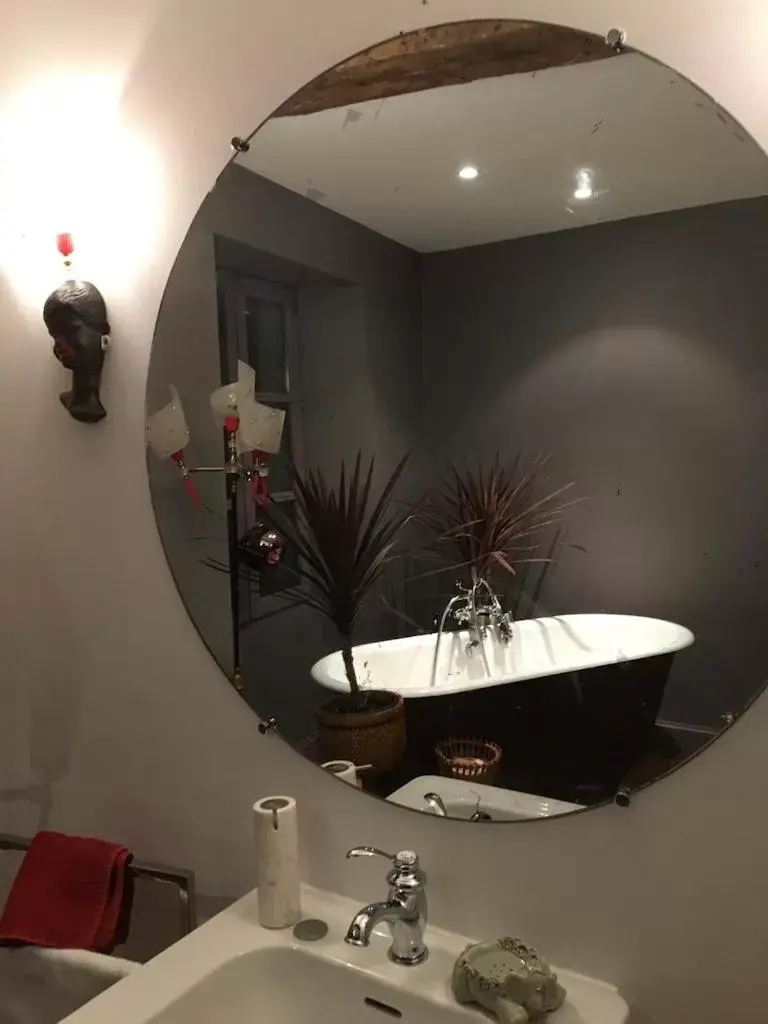 Bathroom in Côté Jardin, Chambres d’hôtes B&B