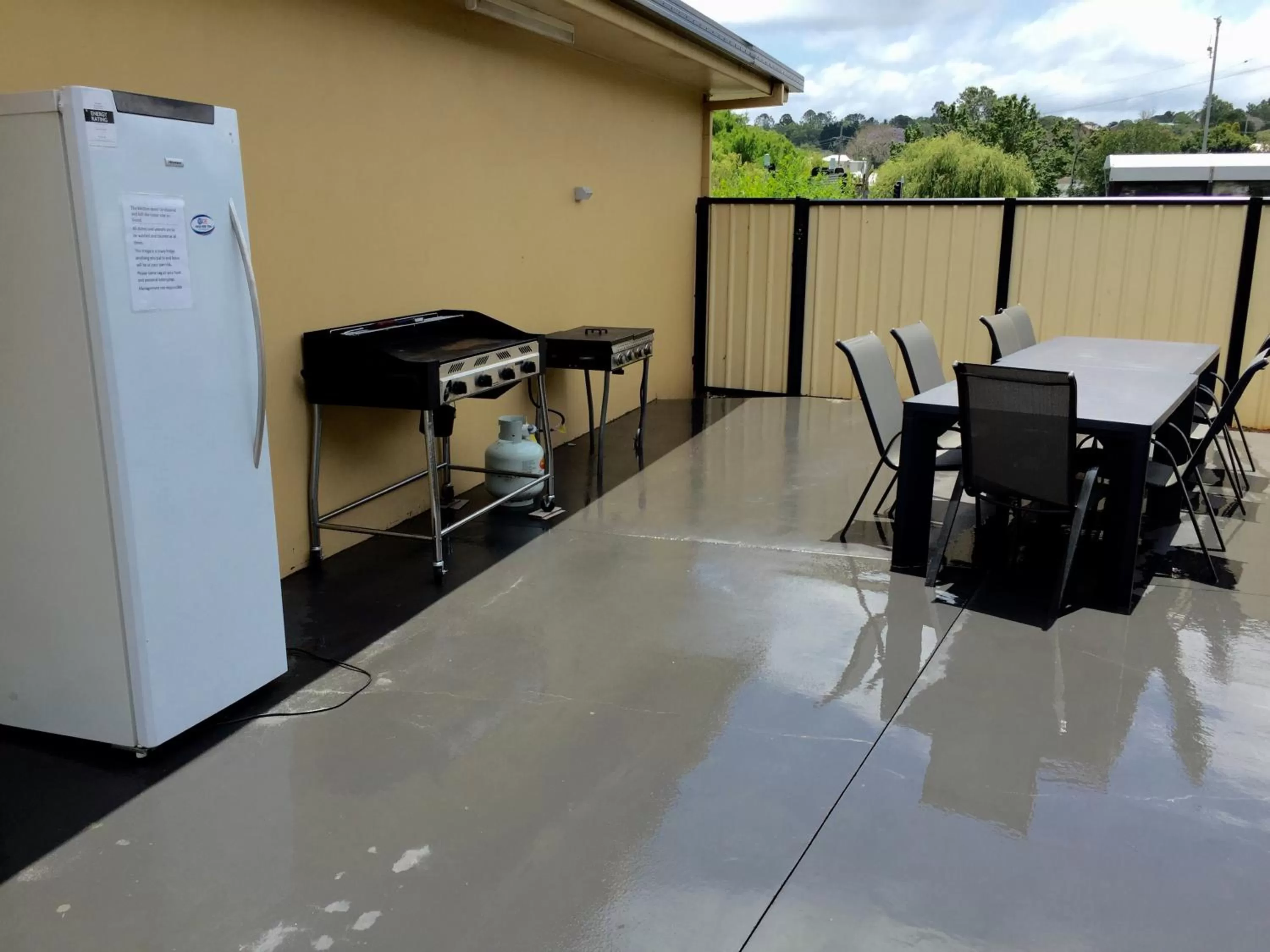 BBQ facilities in James Street Motor Inn