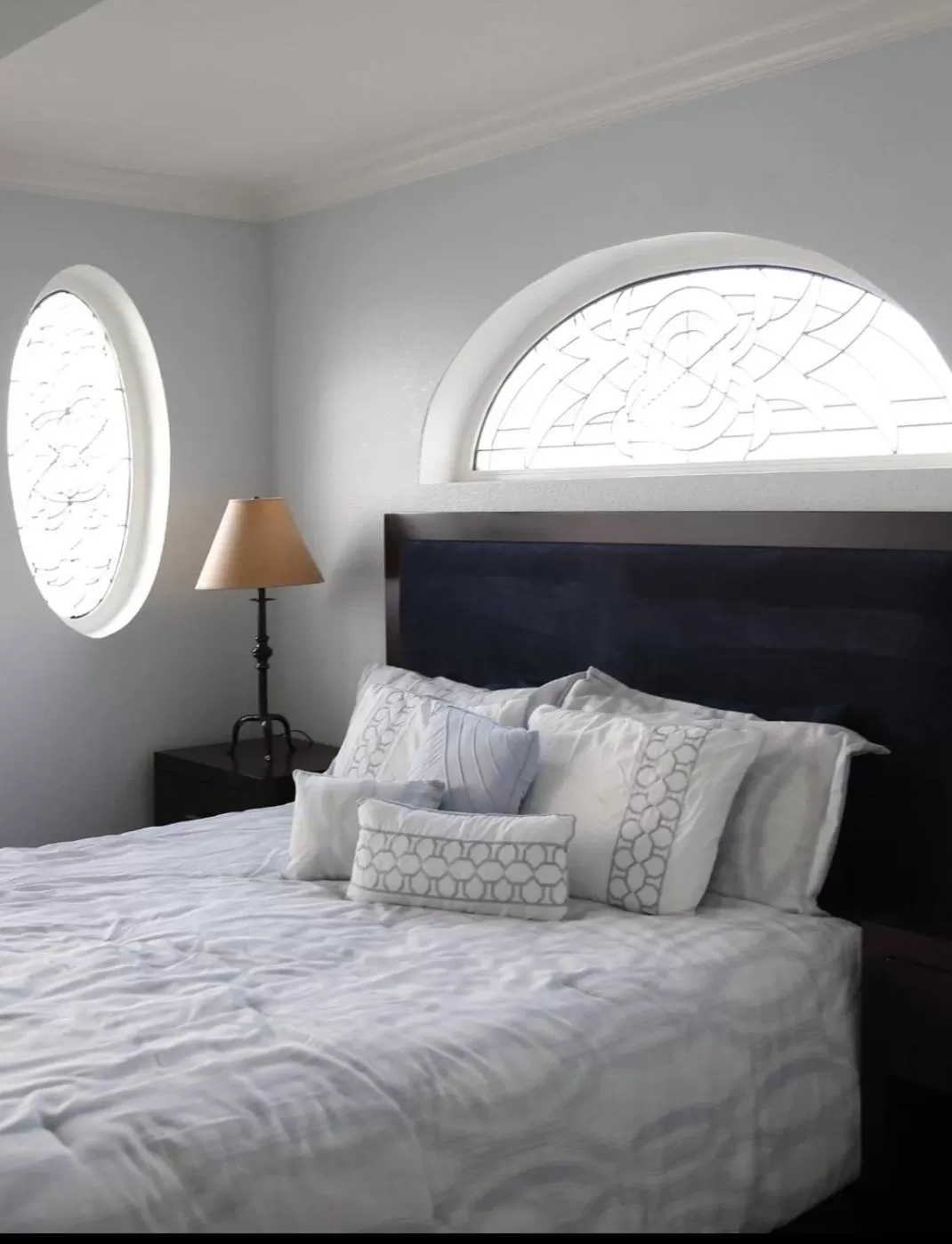 Guests, Bed in Hotel Breakers