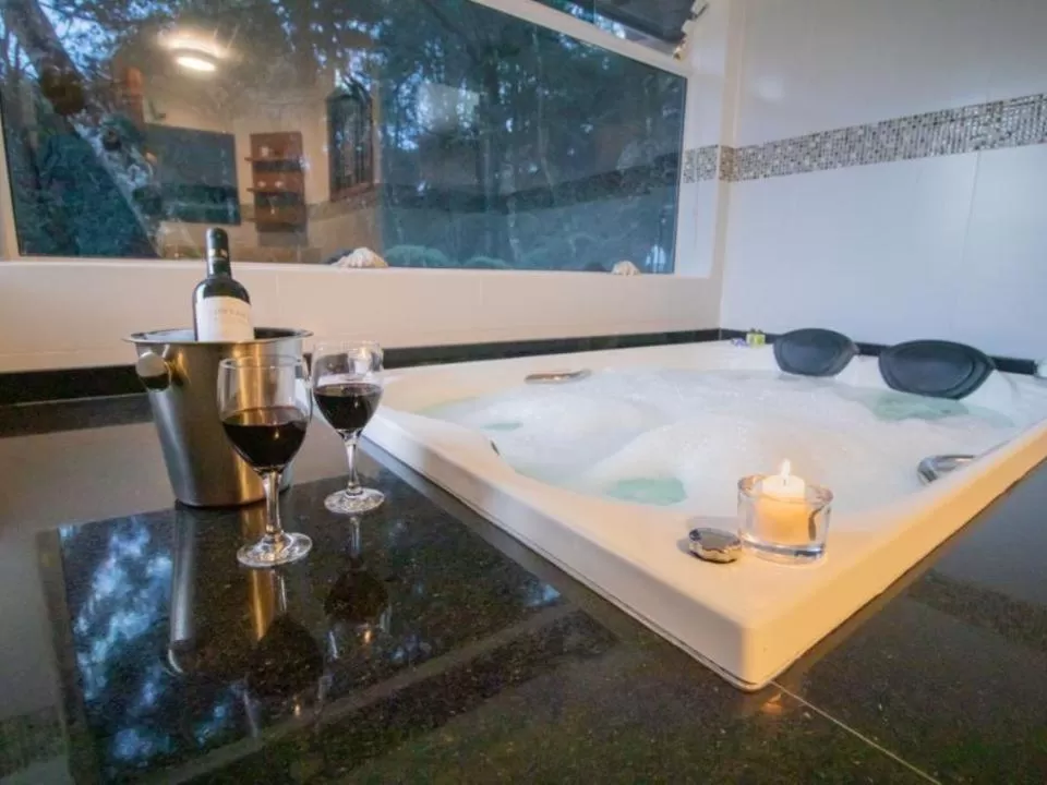 Hot Tub in Pousada Ricanto Amore Mio