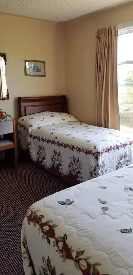Bed in St Ann's Motel & Cottage