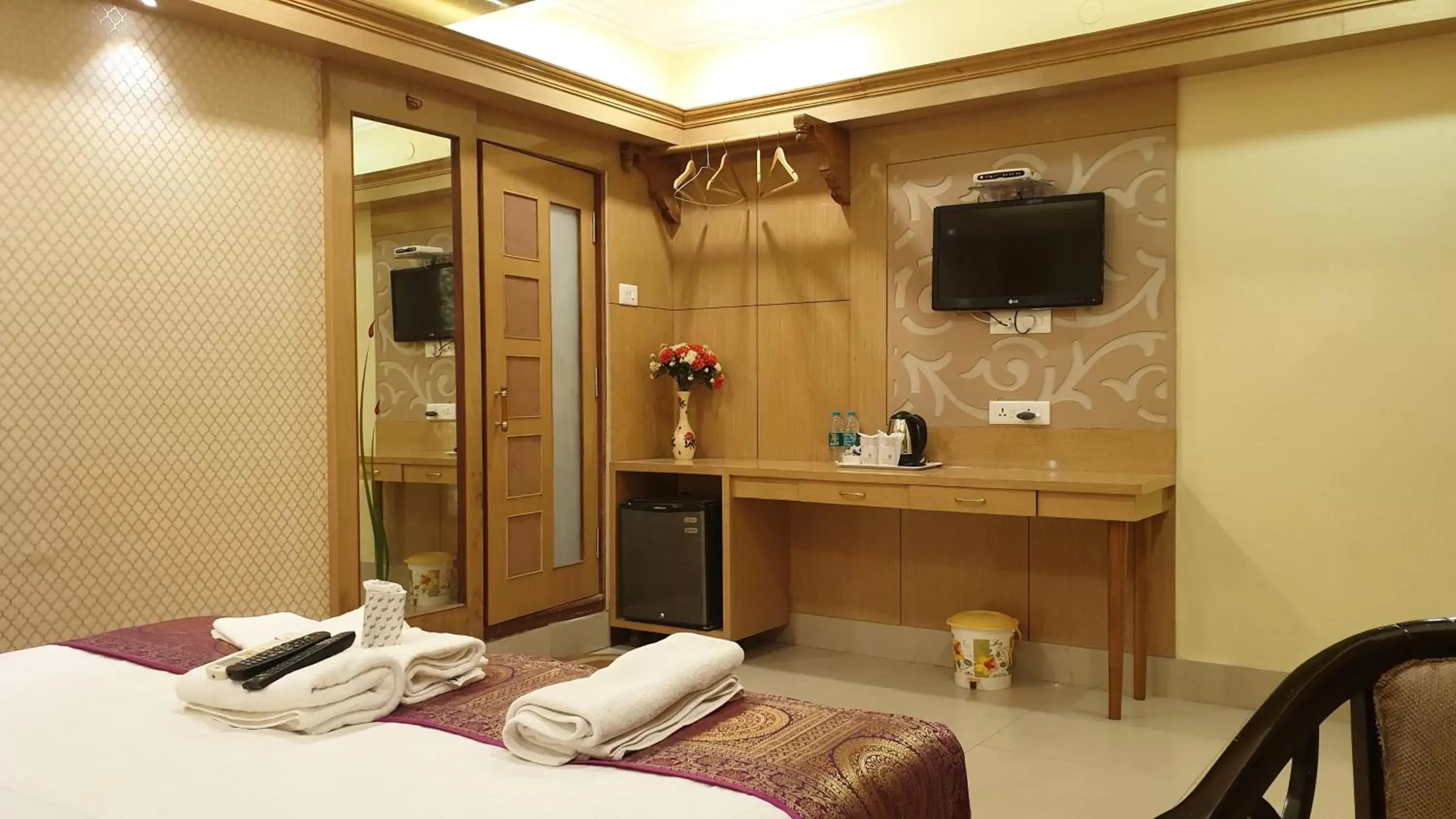 Property building, TV/Entertainment Center in Hotel Temple On Ganges