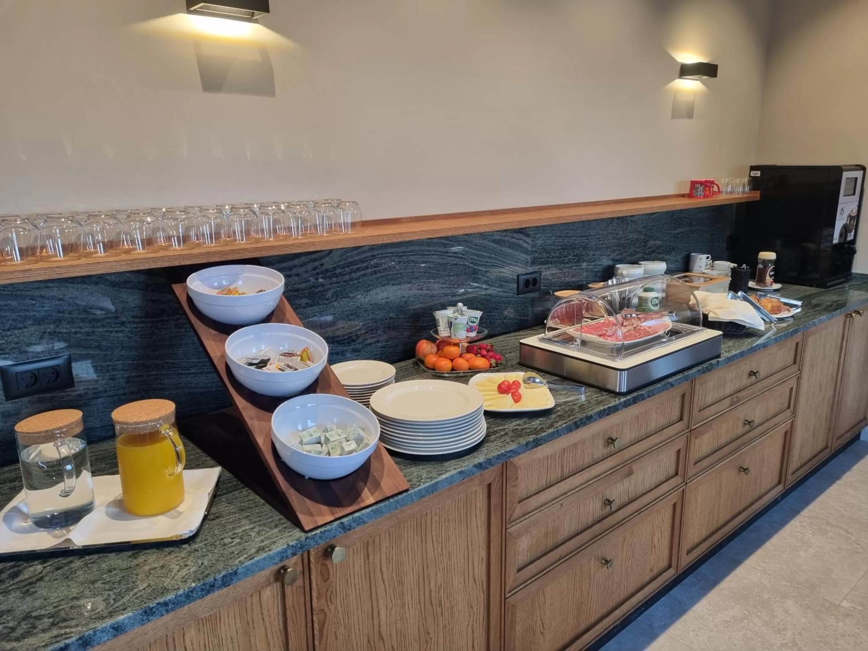 Breakfast in Hiša Ančka, Šenčur - 3 min to the Airport