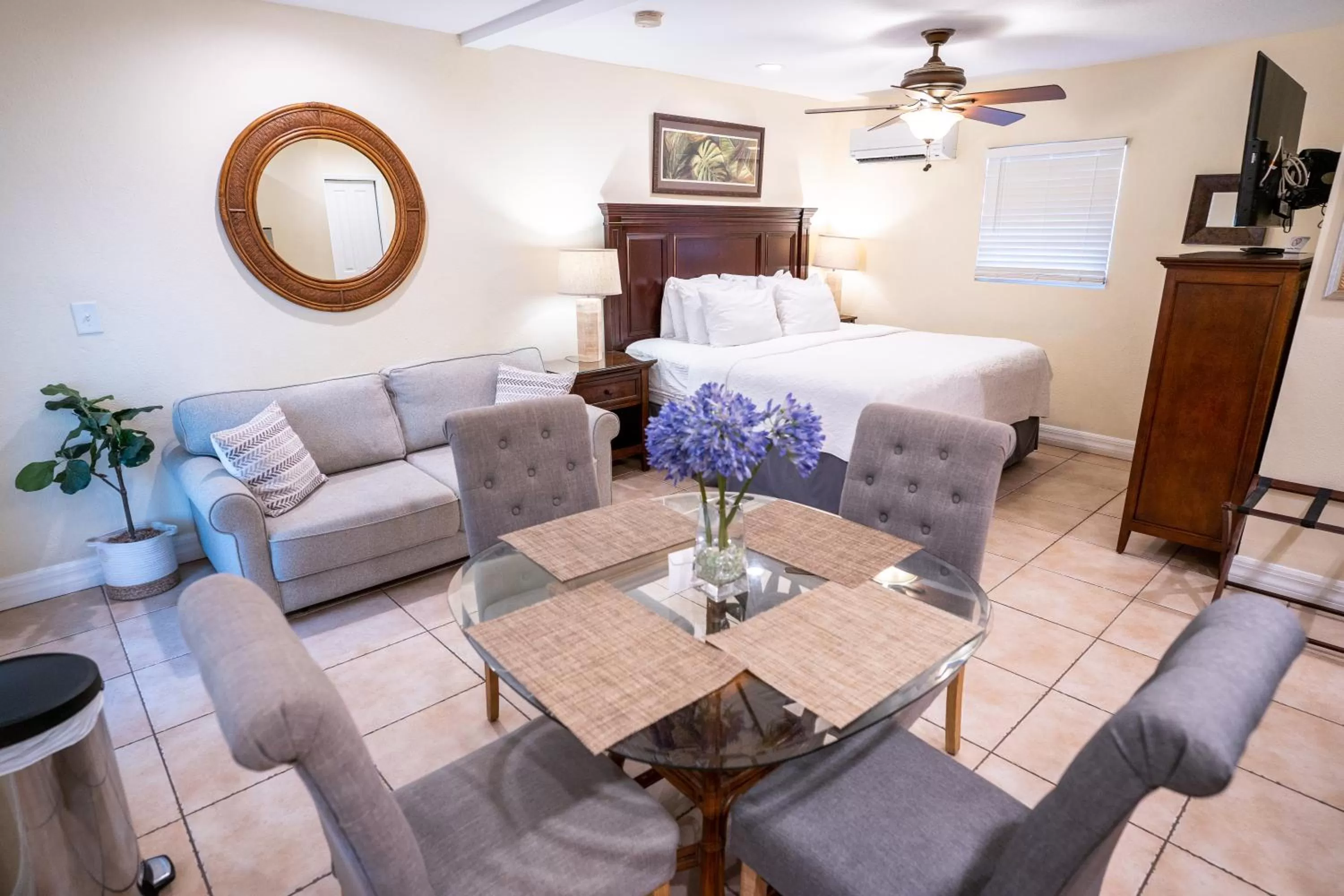 Bed in The Capri at Siesta