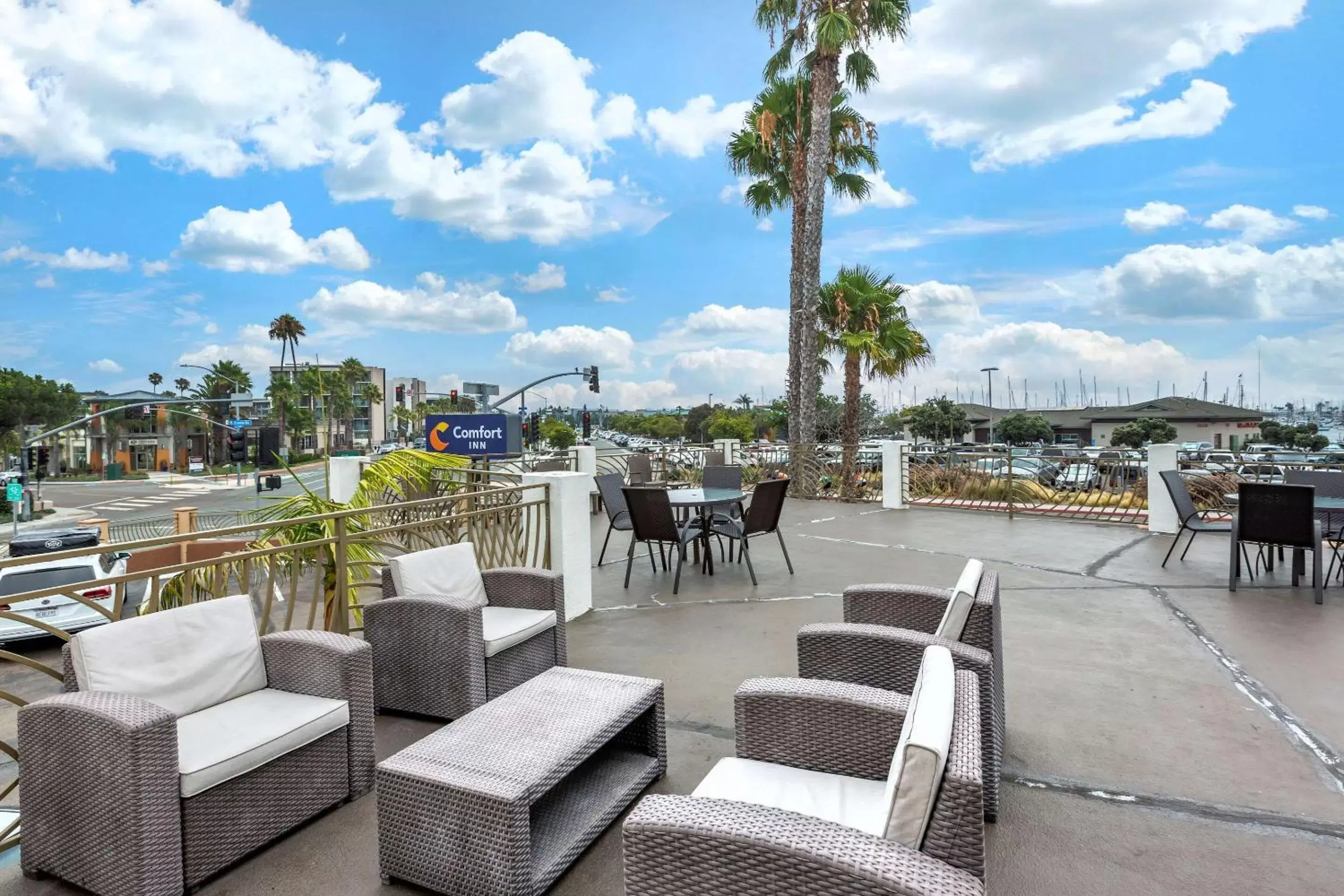 Property building, Restaurant/Places to Eat in Comfort Inn San Diego Airport At The Harbor