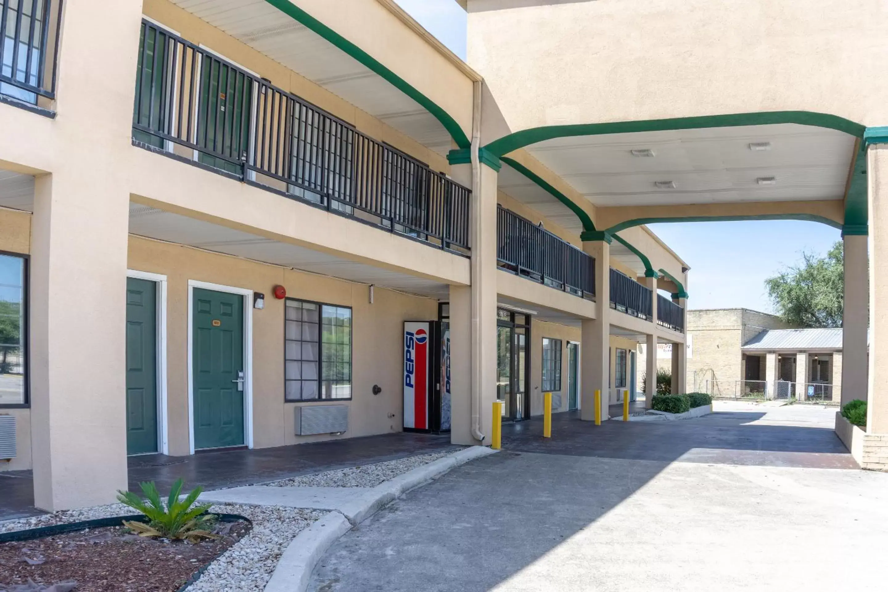 Property Building in OYO Inn & Suites Medical Center San Antonio