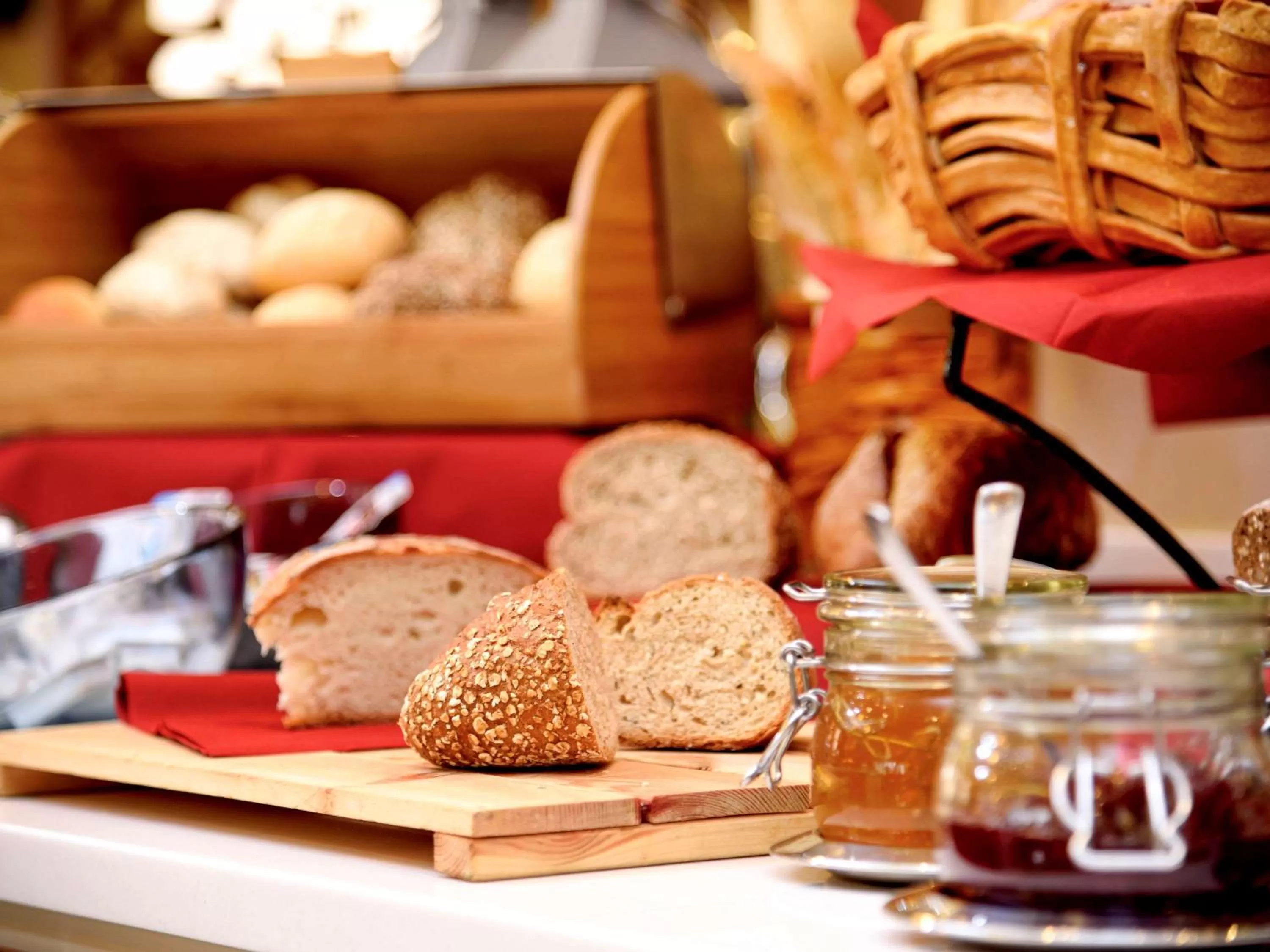 Restaurant/places to eat in Mercure Gold Hotel Jumeirah Dubai by Accor